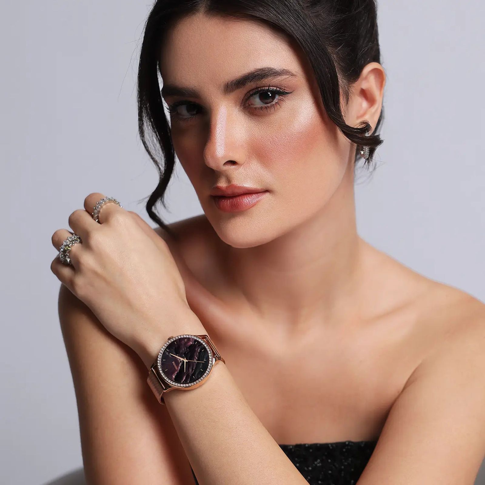 noise NoiseFit Diva Araya Smartwatch with Bluetooth Calling (32.51mm AMOLED Display, IP67 Dust & Water Resistance, Rose Gold Link Strap) noise NoiseFit Diva Araya Smartwatch with Bluetooth Calling (32.51mm AMOLED Display, IP67 Dust & Water Resistance, Rose Gold Link Strap)_6