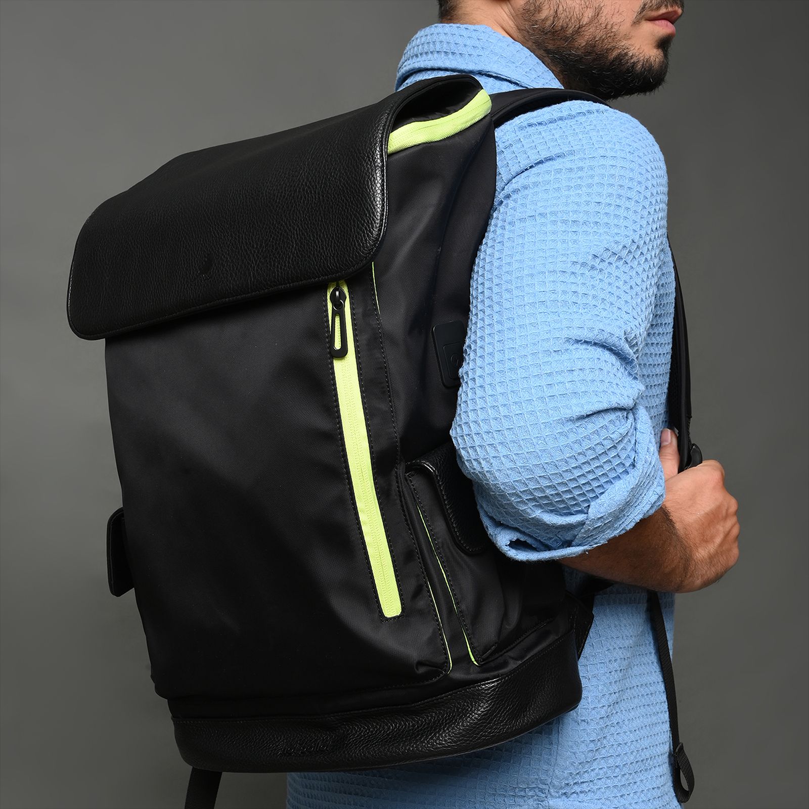 hoi polloi RAYRAY Nylon, Polyester, PU Laptop Backpack for 15.6 Inch Laptop (20 L, Water Resistant, Obsidian Black & Neon) hoi polloi RAYRAY Nylon, Polyester, PU Laptop Backpack for 15.6 Inch Laptop (20 L, Water Resistant, Obsidian Black & Neon)_8