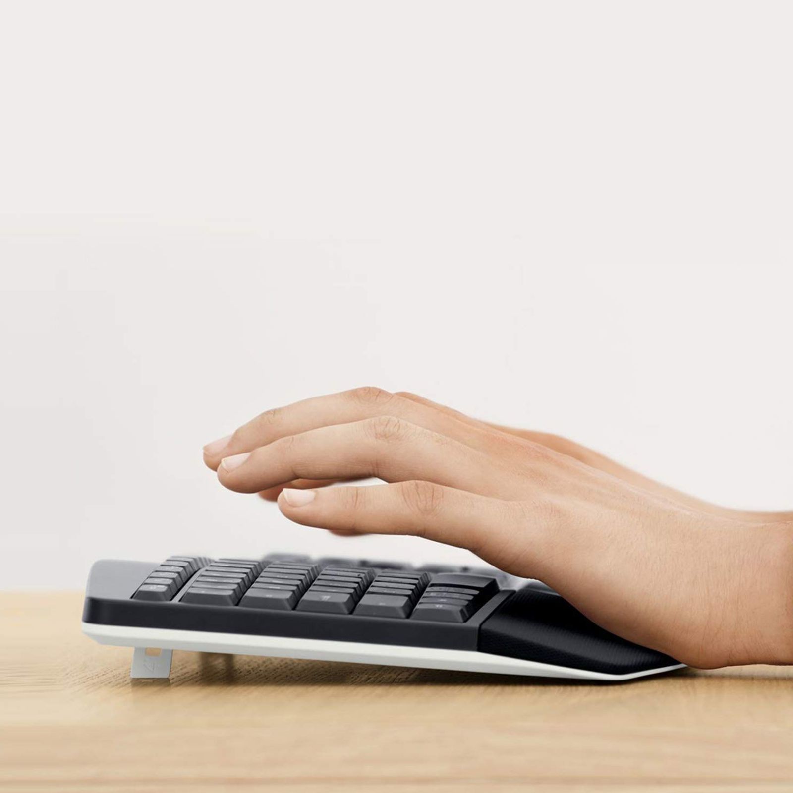 logitech MK850 Wireless Keyboard & Mouse Combo (1000 DPI, Advanced Optical Tracking, Black) logitech MK850 Wireless Keyboard & Mouse Combo (1000 DPI, Advanced Optical Tracking, Black)_7