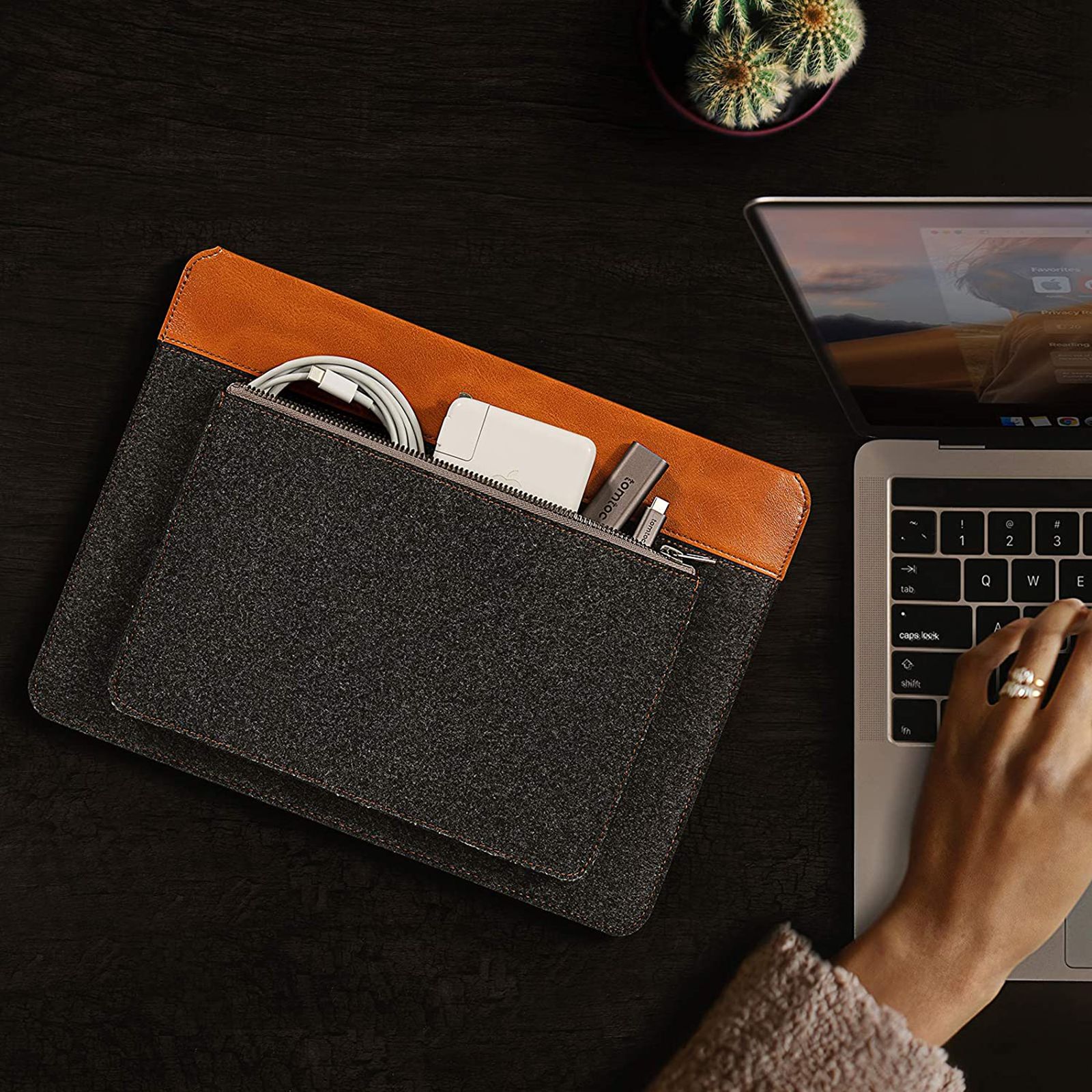 tomtoc Vintage Polyurethane Leather Laptop Sleeve for 13, 14 & 16 Inch Laptop (Intelligent Magnet Closure, Grey) tomtoc Vintage Polyurethane Leather Laptop Sleeve for 13, 14 & 16 Inch Laptop (Intelligent Magnet Closure, Grey)_6