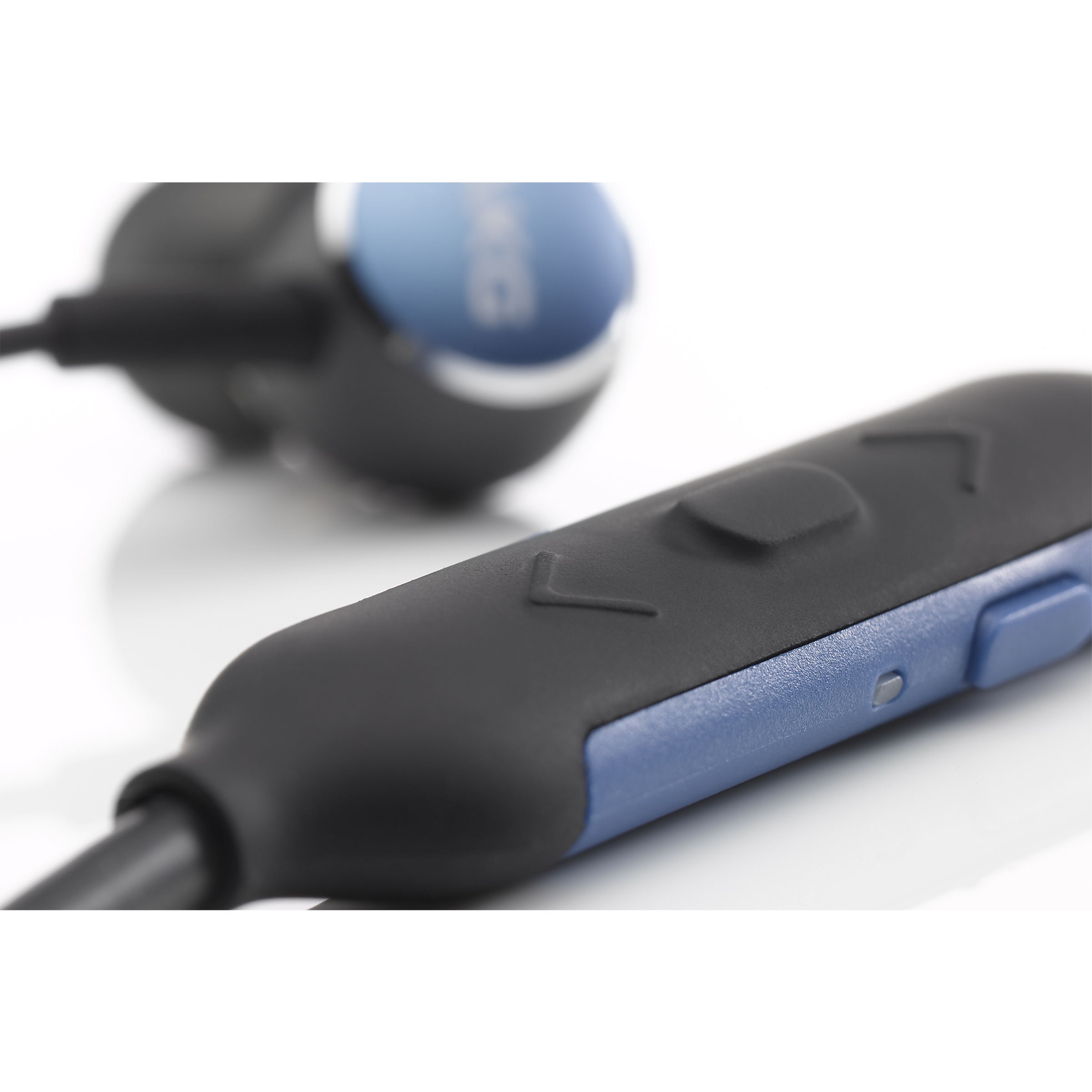 SAMSUNG AKG Y100 GP-Y100HAHHBAC Neckband (Multi-Point Connectivity, Blue) SAMSUNG AKG Y100 GP-Y100HAHHBAC Neckband (Multi-Point Connectivity, Blue)_10