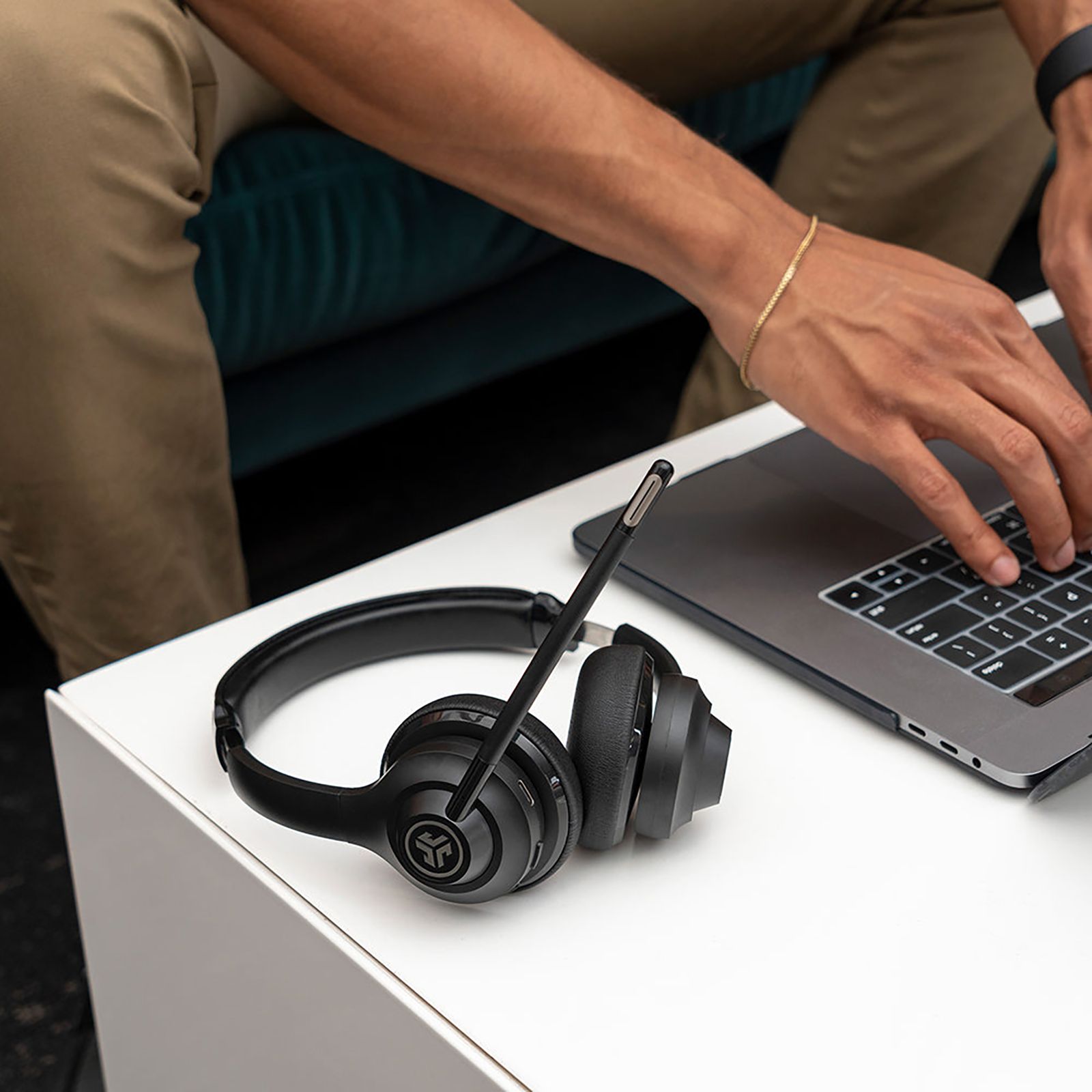 JLAB Go Work IEUHBGOWORKRBLK4 Bluetooth Headphone with Mic (40mm Dynamic Driver, On Ear, Black) JLAB Go Work IEUHBGOWORKRBLK4 Bluetooth Headphone with Mic (40mm Dynamic Driver, On Ear, Black)_10