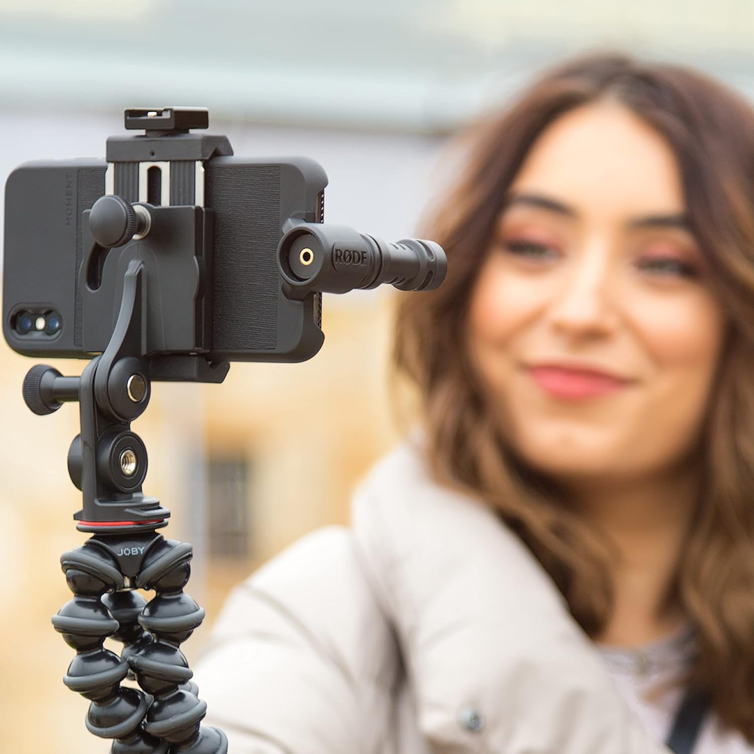 RODE VideoMic Me-L Lightning & 3.5 Jack Wired Microphone with Broadcast Quality Audio (Black)_12