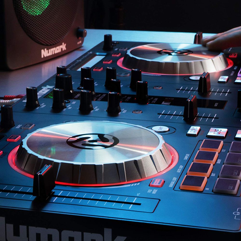 Numark All-in-One DJ Controller (MixTrack Pro III, Black) Numark All-in-One DJ Controller (MixTrack Pro III, Black)_9
