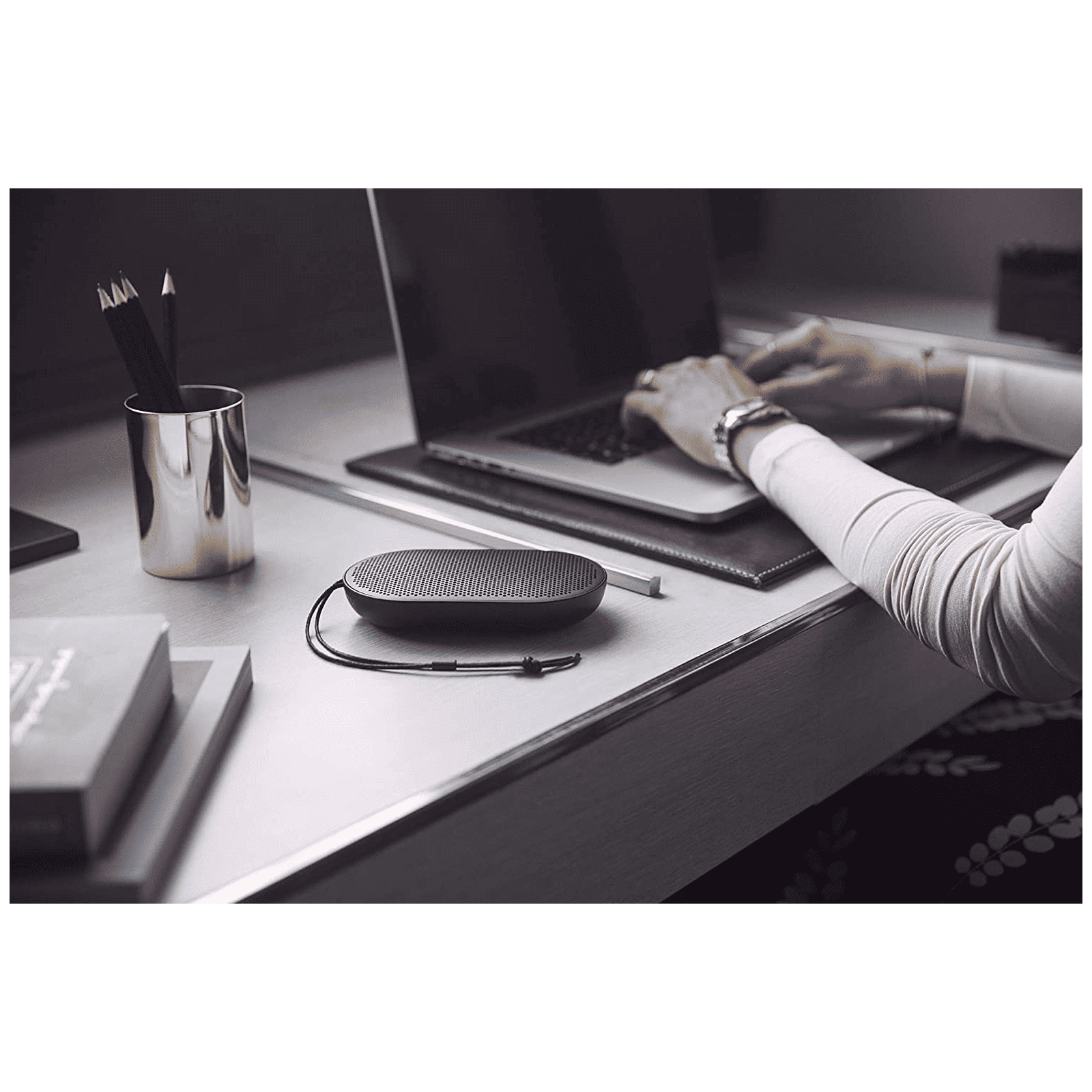 Bang & Olufsen Beoplay P2 with Voice Assistant Smart Speaker (360 Degree Sound, Black) Bang & Olufsen Beoplay P2 with Voice Assistant Smart Speaker (360 Degree Sound, Black)_10