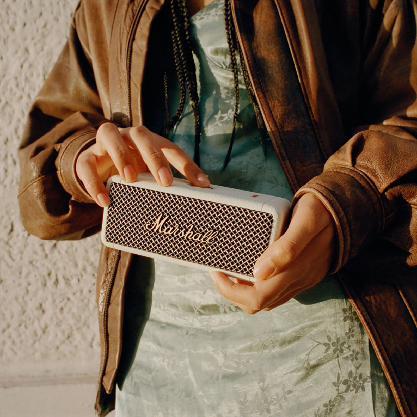 Marshall Emberton II 20W Portable Bluetooth Speaker (IP67 Water Resistant, IP67 Dust Resistant, Stereo Channel, Brass Cream) Marshall Emberton II 20W Portable Bluetooth Speaker (IP67 Water Resistant, IP67 Dust Resistant, Stereo Channel, Brass Cream)_14