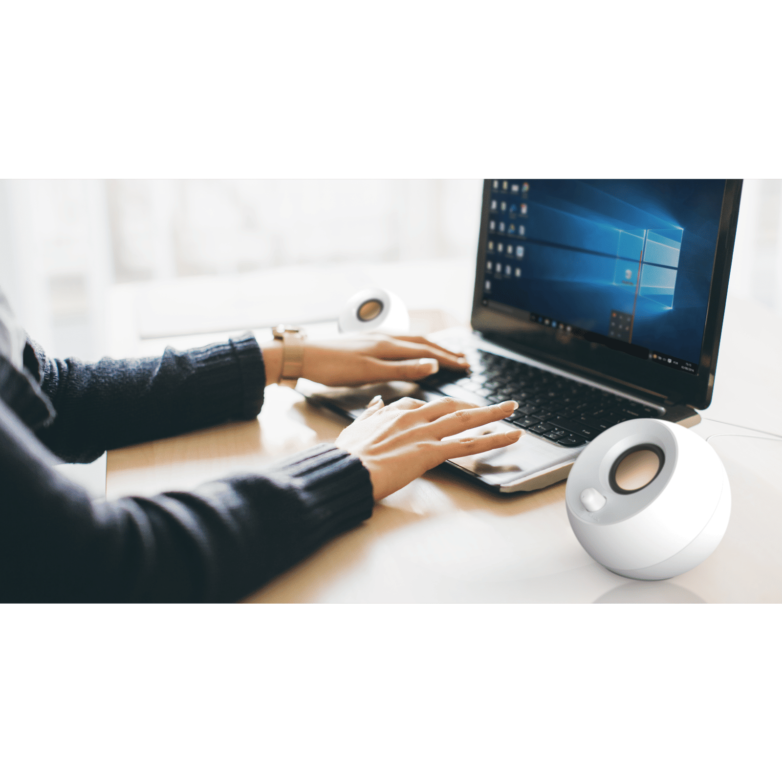 Creative Pebble 4.4W Multimedia Speaker (45 Degree Elevated Drivers, 2.0 Channel, White) Creative Pebble 4.4W Multimedia Speaker (45 Degree Elevated Drivers, 2.0 Channel, White)_10