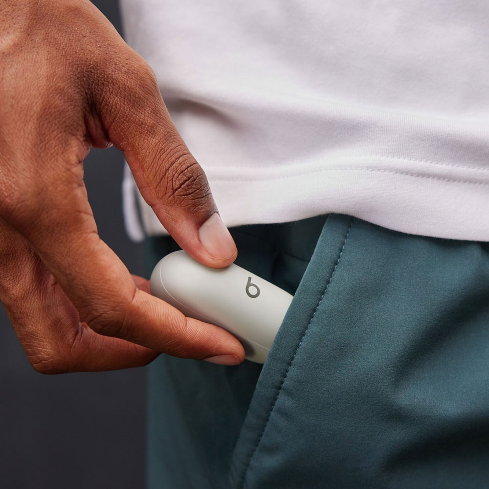 beats Solo TWS Earbuds with Passive Noise Isolation (18 Hours Playback, Storm Grey) beats Solo TWS Earbuds with Passive Noise Isolation (18 Hours Playback, Storm Grey)_5