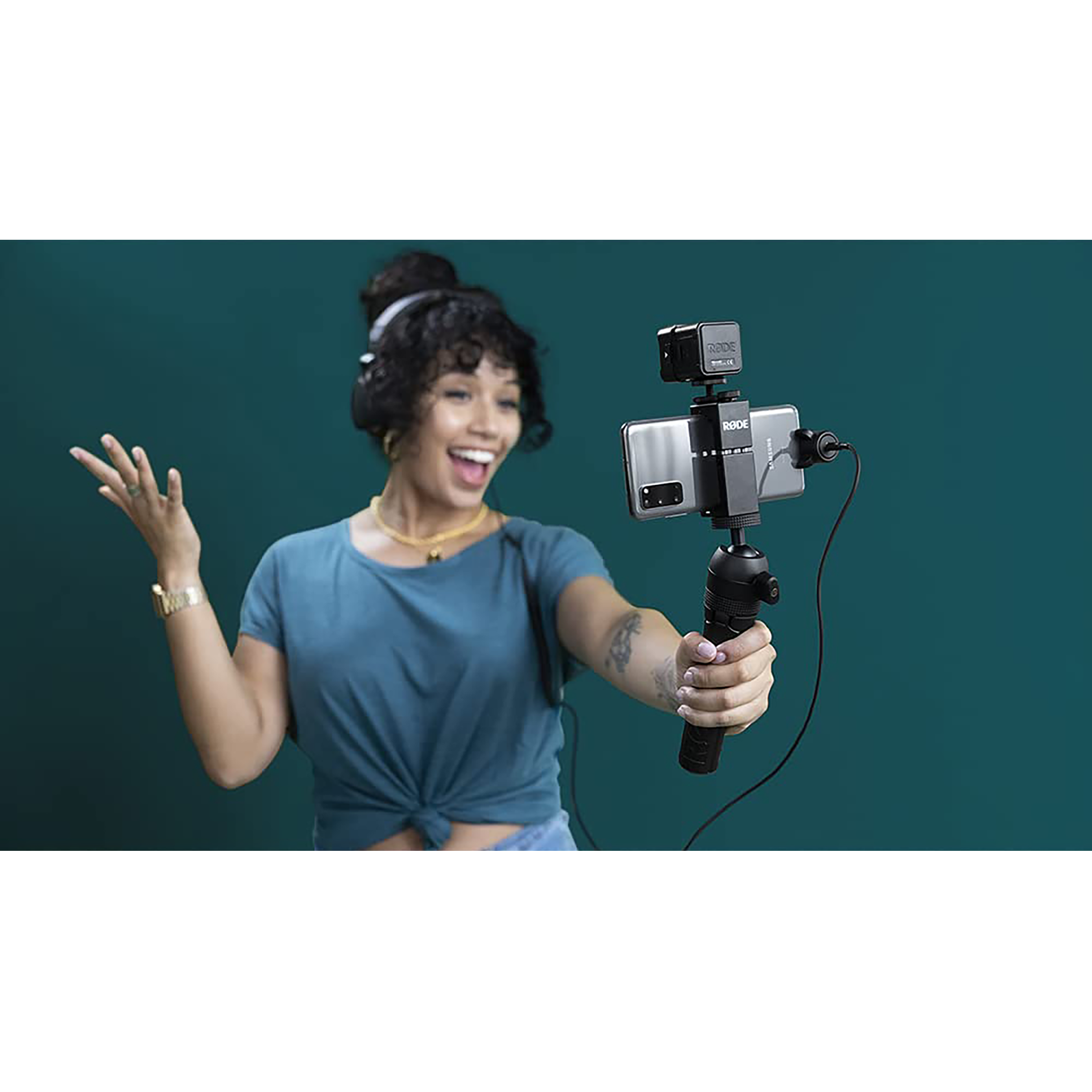 RODE VLOGVMMC Vlogger Kit for Mobile with Mic (Directional Sound Pickup, Black) RODE VLOGVMMC Vlogger Kit for Mobile with Mic (Directional Sound Pickup, Black)_6