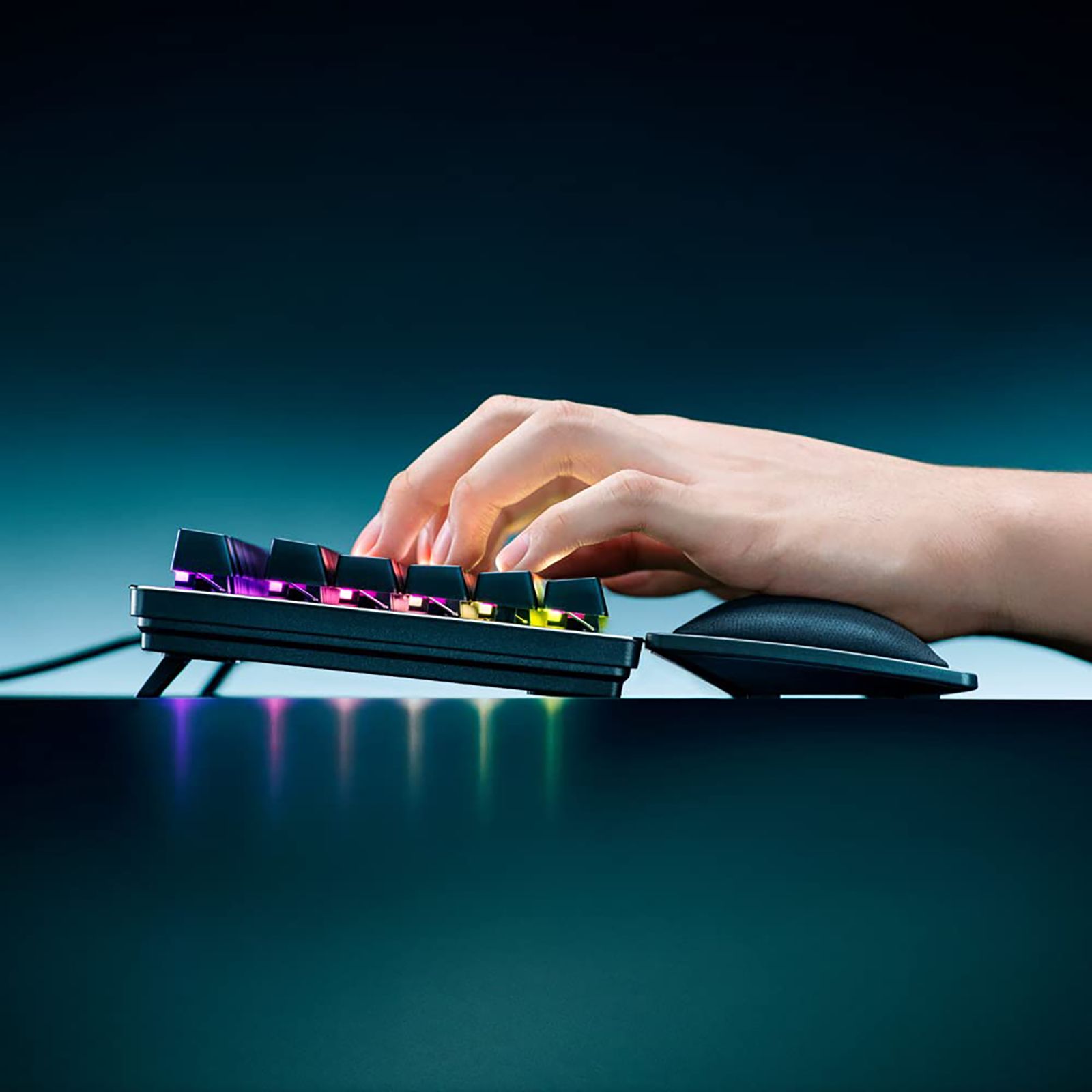 RAZER Pro Wrist Rest For Keyboard (Cooling Gel-Infused Cushion, RC21-01470100-R3M1, Black)_10