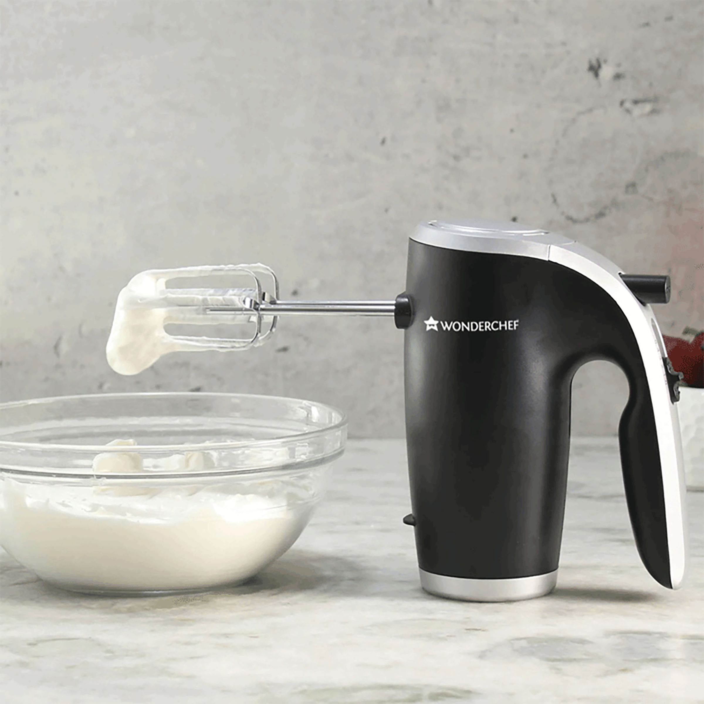 WONDERCHEF Onyx 300 Watt 5 Speed Hand Mixer with 2 Attachments (Ergonomic Handle, Black/Silver) WONDERCHEF Onyx 300 Watt 5 Speed Hand Mixer with 2 Attachments (Ergonomic Handle, Black/Silver)_4