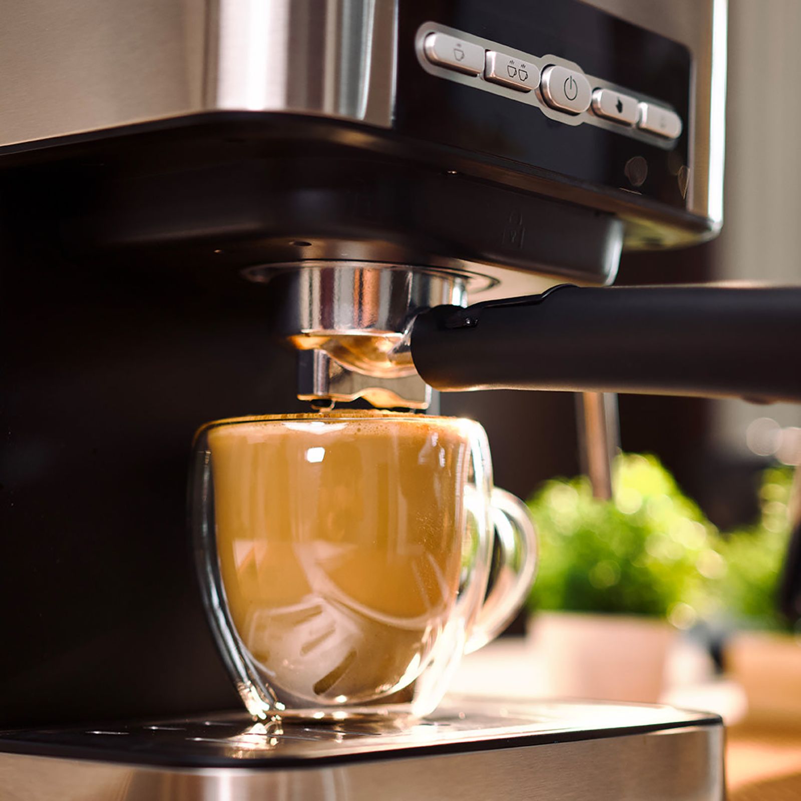 WONDERCHEF Regalia 850 Watt 2 Cups Semi-Automatic Espresso, Cappuccino, Latte, Macchiato & Ristretto Coffee Maker with Anti Slip Base (Black & Silver)_13