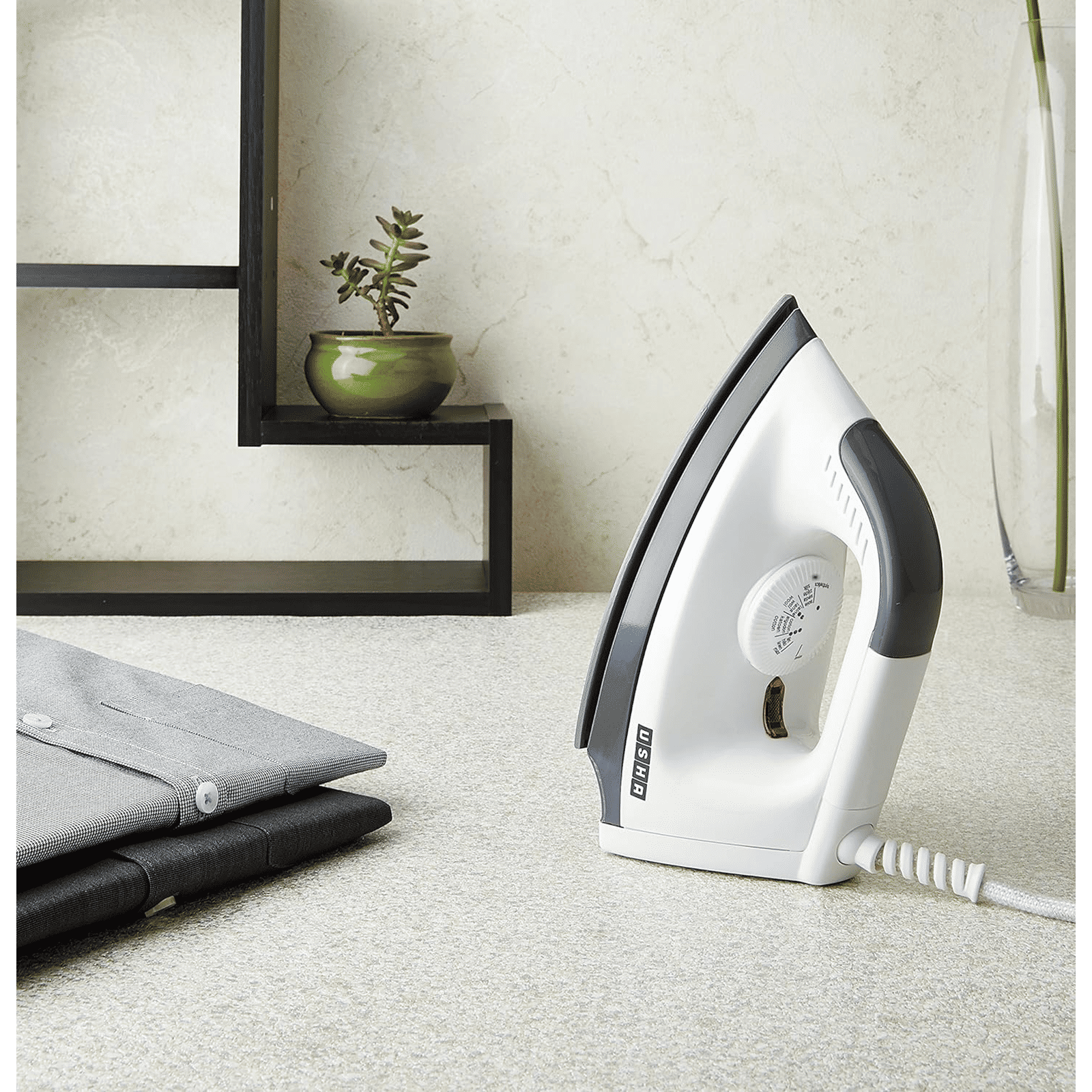 USHA EL 1602 1000 Watts Dry Iron (180 Degree Swivel Cord, White) USHA EL 1602 1000 Watts Dry Iron (180 Degree Swivel Cord, White)_8