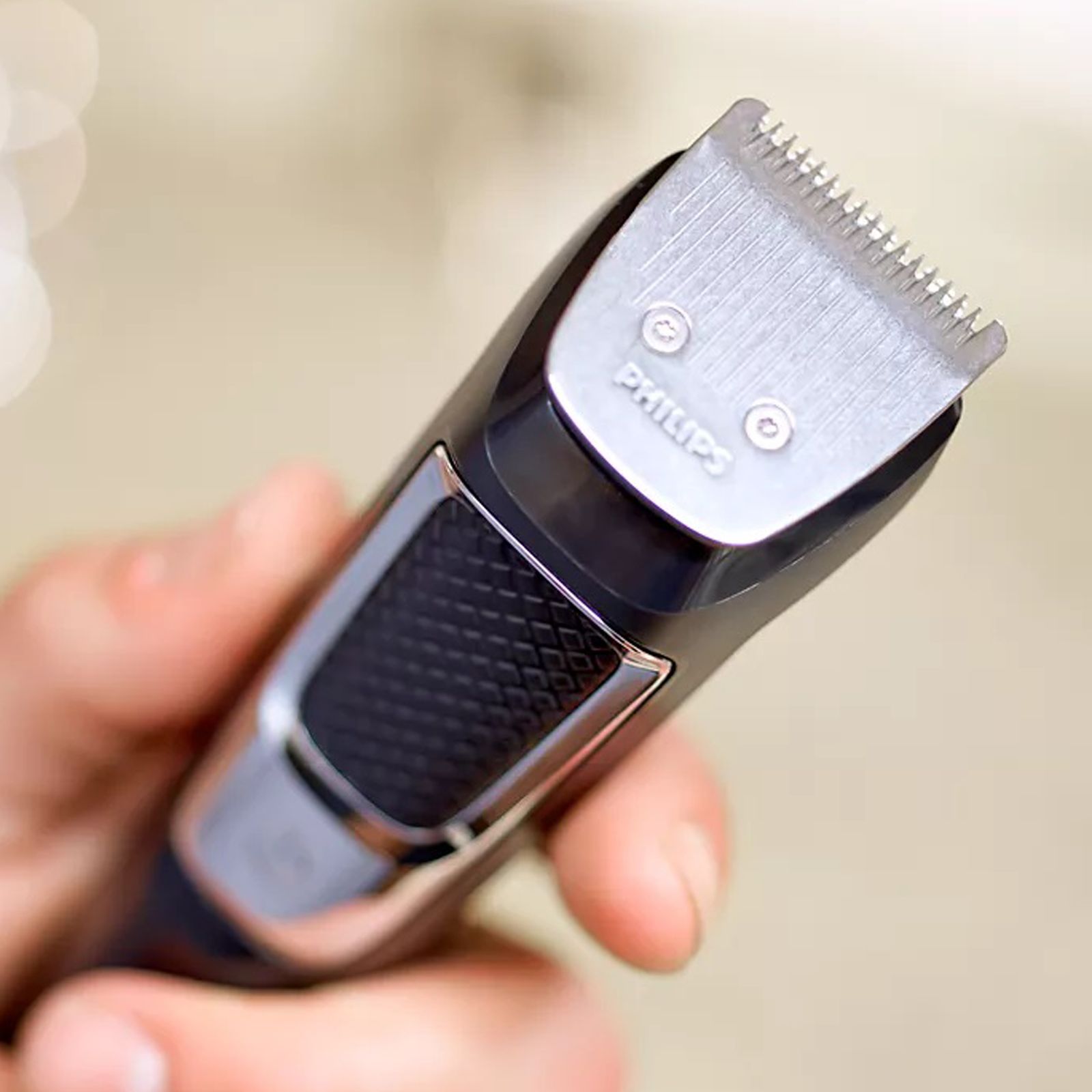 PHILIPS Series 5000 10-in-1 Rechargeable Cordless Grooming Kit for Hair, Beard & Body for Men (60min Runtime, DualCut Technology, Black) PHILIPS Series 5000 10-in-1 Rechargeable Cordless Grooming Kit for Hair, Beard & Body for Men (60min Runtime, DualCut Technology, Black)_9