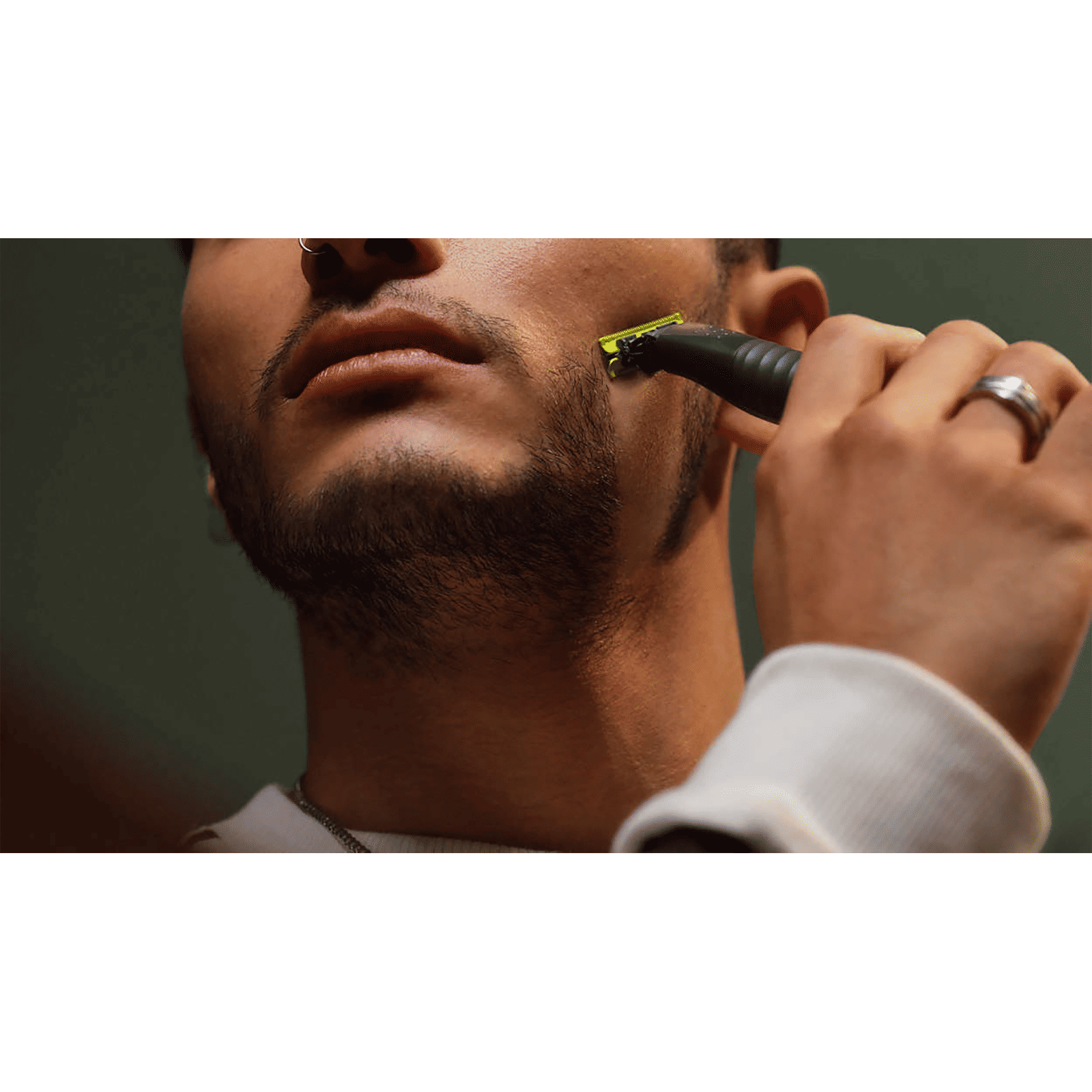 PHILIPS OneBlade Rechargeable Cordless Wet & Dry Trimmer for Beard & Moustache with 3 Length Settings for Men (30min Runtime, IPX7 Waterproof, Charcoal Gray) PHILIPS OneBlade Rechargeable Cordless Wet & Dry Trimmer for Beard & Moustache with 3 Length Settings for Men (30min Runtime, IPX7 Waterproof, Charcoal Gray)_7