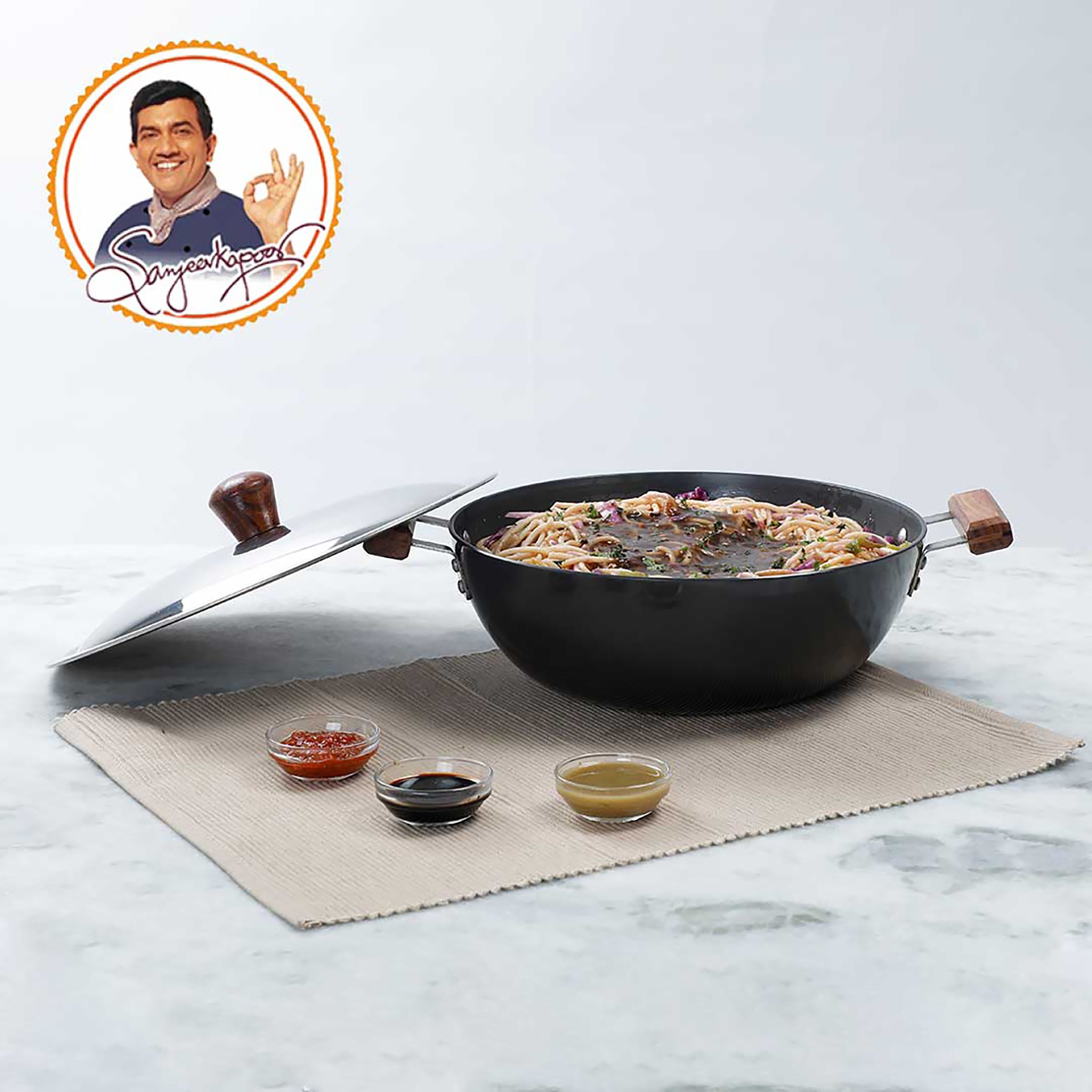 WONDERCHEF Ebony 4.5L Aluminium Wok with Stainless Steel Lid (Induction Compatible, Even Heat Distribution, Black/Brown) WONDERCHEF Ebony 4.5L Aluminium Wok with Stainless Steel Lid (Induction Compatible, Even Heat Distribution, Black/Brown)_6
