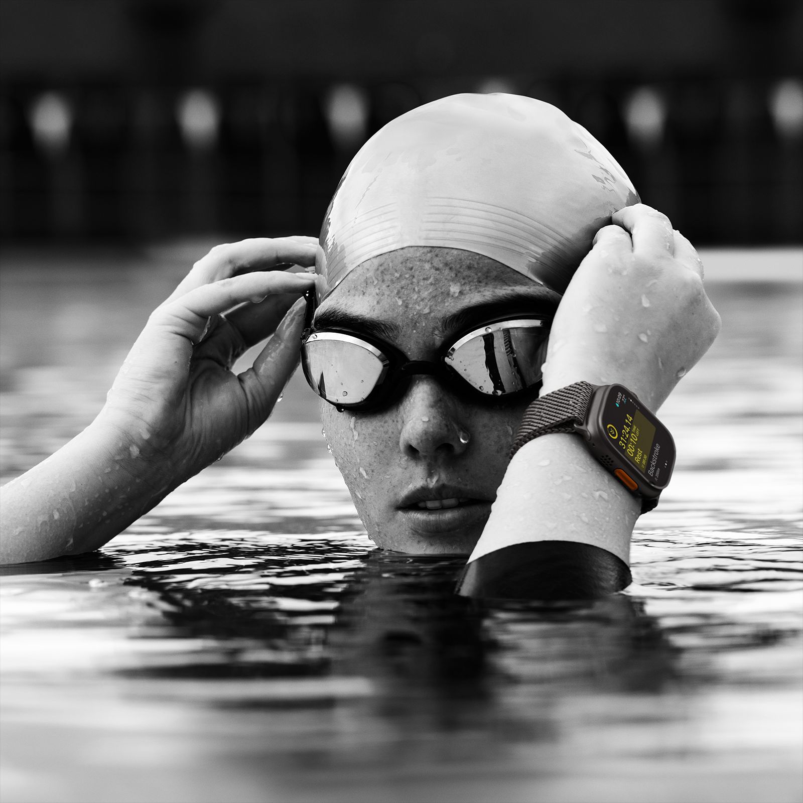 Apple Watch Ultra 2 GPS+LTE with Alpine Loop - M (49mm Retina LTPO2 OLED Display, Black Titanium Case)_8