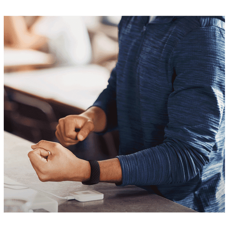 fitbit Charge 4 Fitness Tracker with Personalised Clock Face (1.5 Inch Intuitive Touchscreen PMOLED Display, Water Resistant, Black Strap)_6