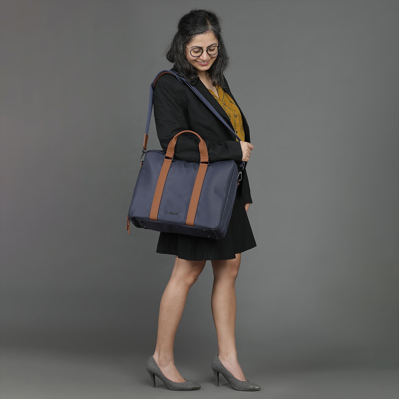 hoi polloi BEESLY Nylon, Polyester, PU Laptop Messenger Bag for 16 Inch Laptop (13.23 L, Water Resistant, Starry Night Blue & Tan)_9