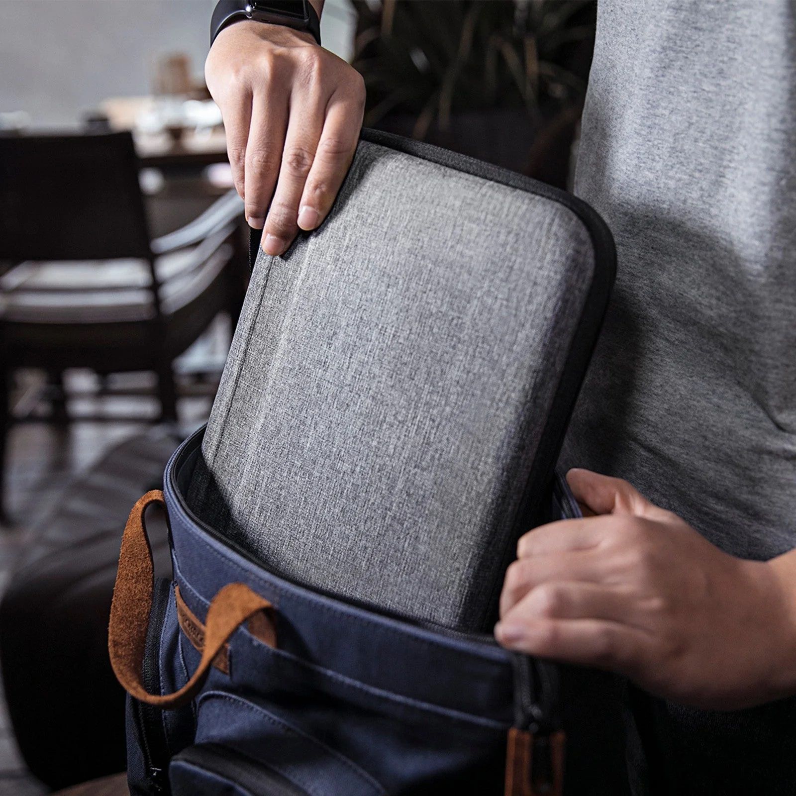 tomtoc B06A1G2 Polyester and EVA Case for Apple iPad Pro 11 Inch (Zip Enclosure, Grey) tomtoc B06A1G2 Polyester and EVA Case for Apple iPad Pro 11 Inch (Zip Enclosure, Grey)_5