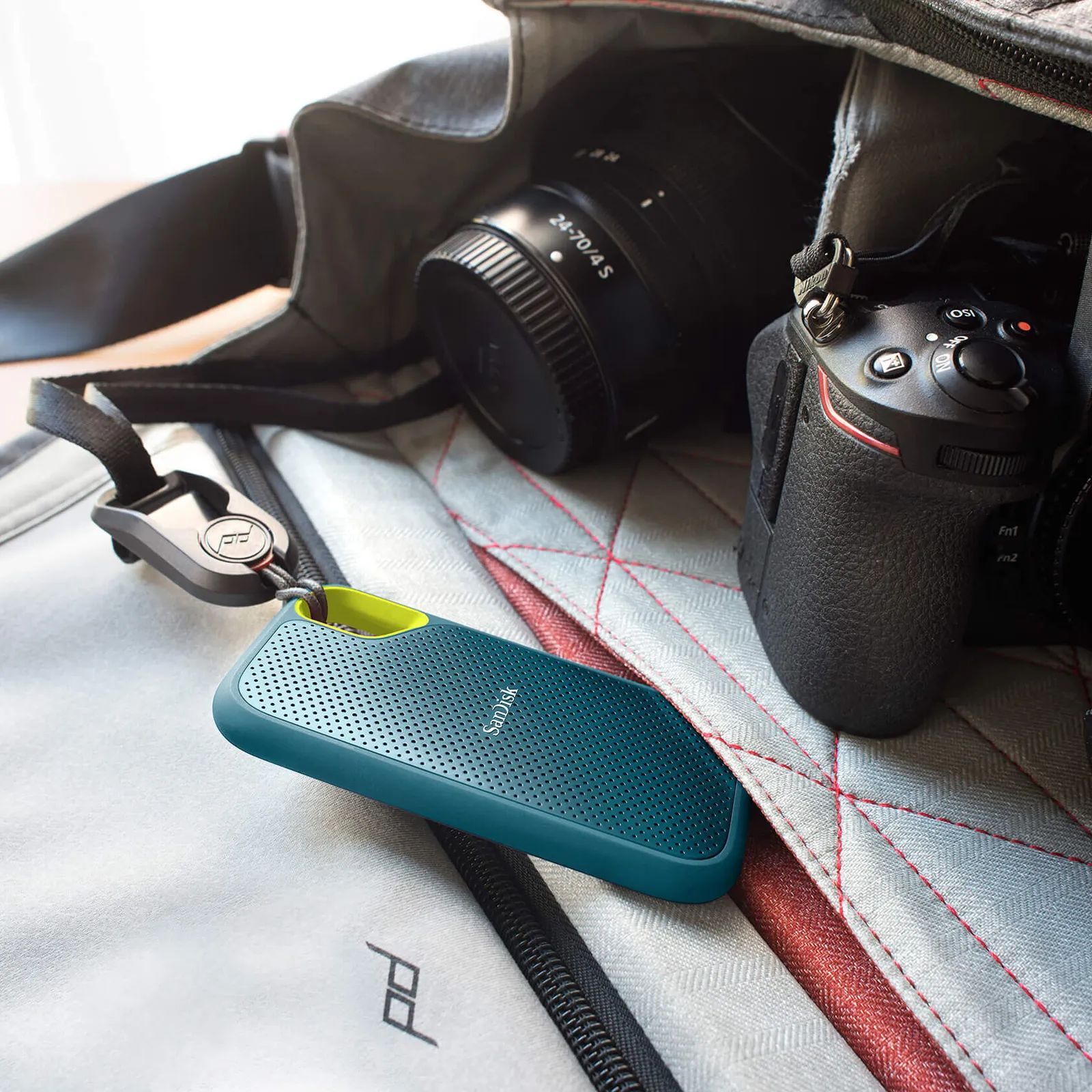 SanDisk Extreme 2TB USB Type-C (3.2) Portable Solid State Drive (Drop Protection, Monterey)_4