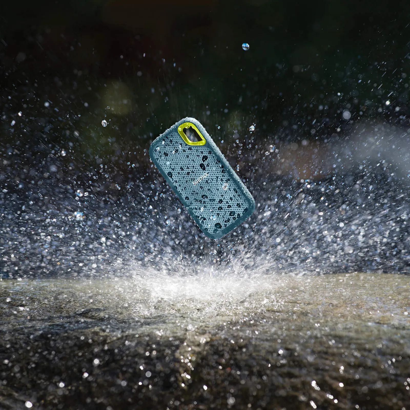 SanDisk Extreme 2TB USB Type-C (3.2) Portable Solid State Drive (Drop Protection, Monterey)_5