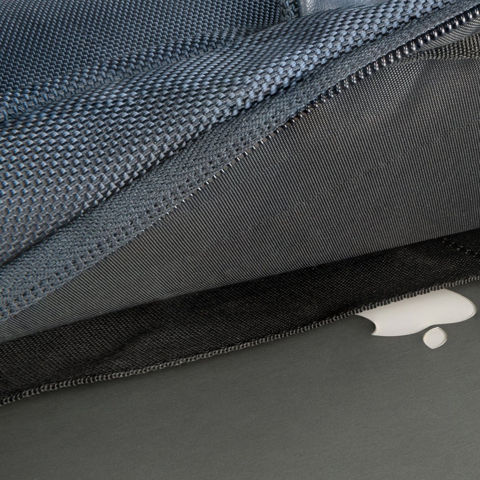 TUCANO Free & Busy Polyurethane Leather Laptop Sling Bag for 15.6 & 16 Inch Laptop (Trolley Strap, Blue)_7