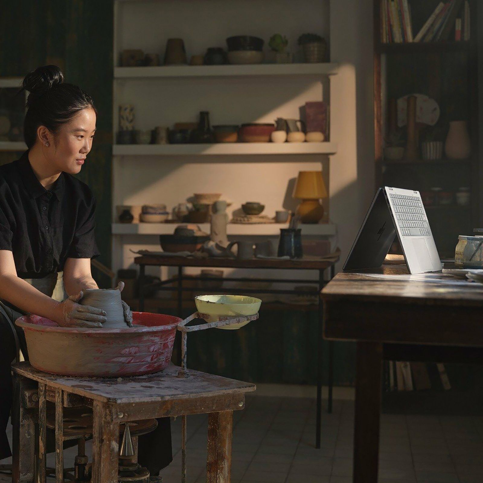 HP Envy x360 14-fa0038AU AMD Ryzen 5 Touchscreen 2-in-1 Laptop (16GB, 512GB SSD, Windows 11 Home, 14 inch, WUXGA IPS Display, Meteor Silver Aluminum, 1.39Kg)_12