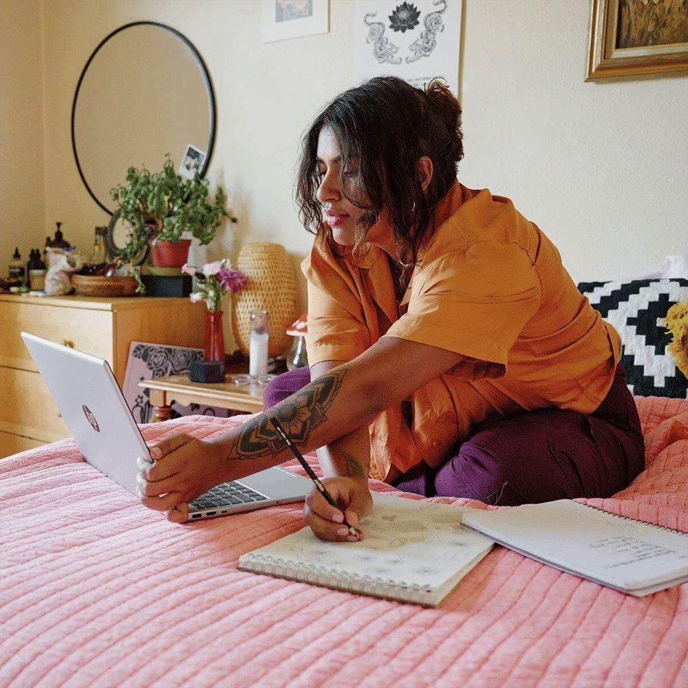 HP 15-fc0552AU AMD Ryzen 3 Thin & Light Laptop (8GB, 512GB SSD, Windows 11 Home, 15.6 inch Full HD Display, Natural Silver, 1.59 KG)_9