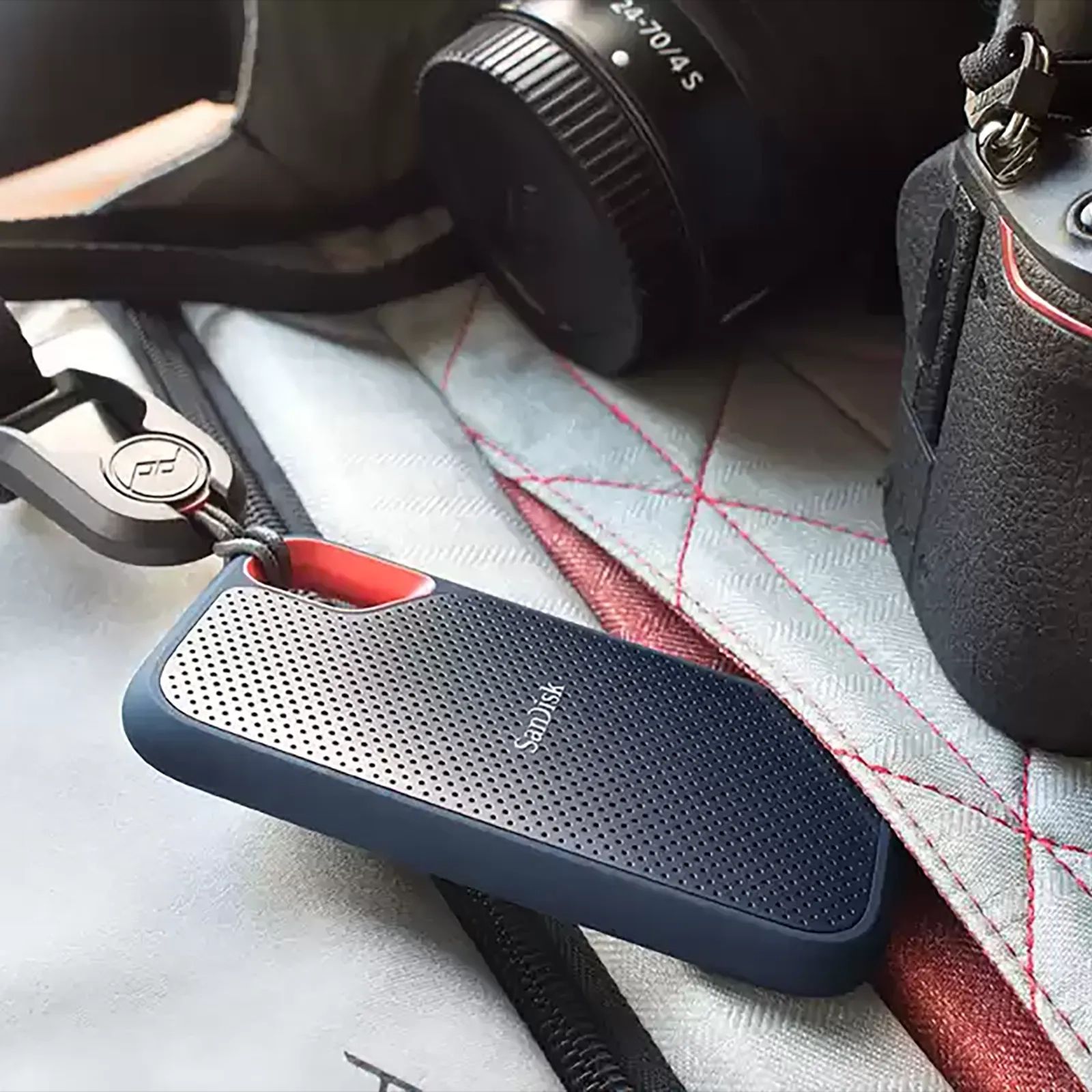 SanDisk Extreme 1TB USB Type-C (3.2) Portable Solid State Drive (Drop Protection, Black)_8