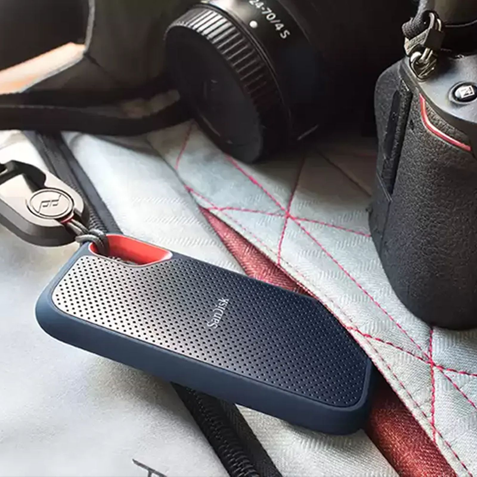 SanDisk Extreme 2TB USB Type-C (3.2) Portable Solid State Drive (IP65 Water and Dust Resistance, Black)_7