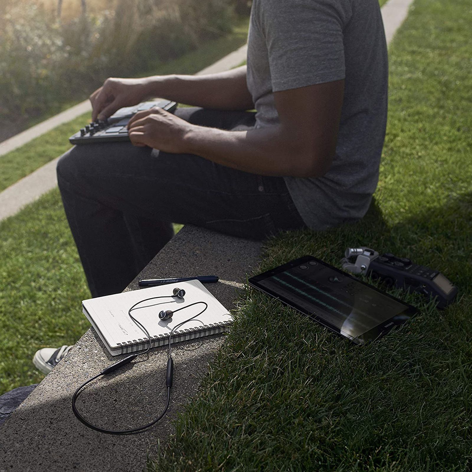 SAMSUNG AKG Y100 GP-Y100HAHHBAC Neckband (Multi-Point Connectivity, Blue)_8