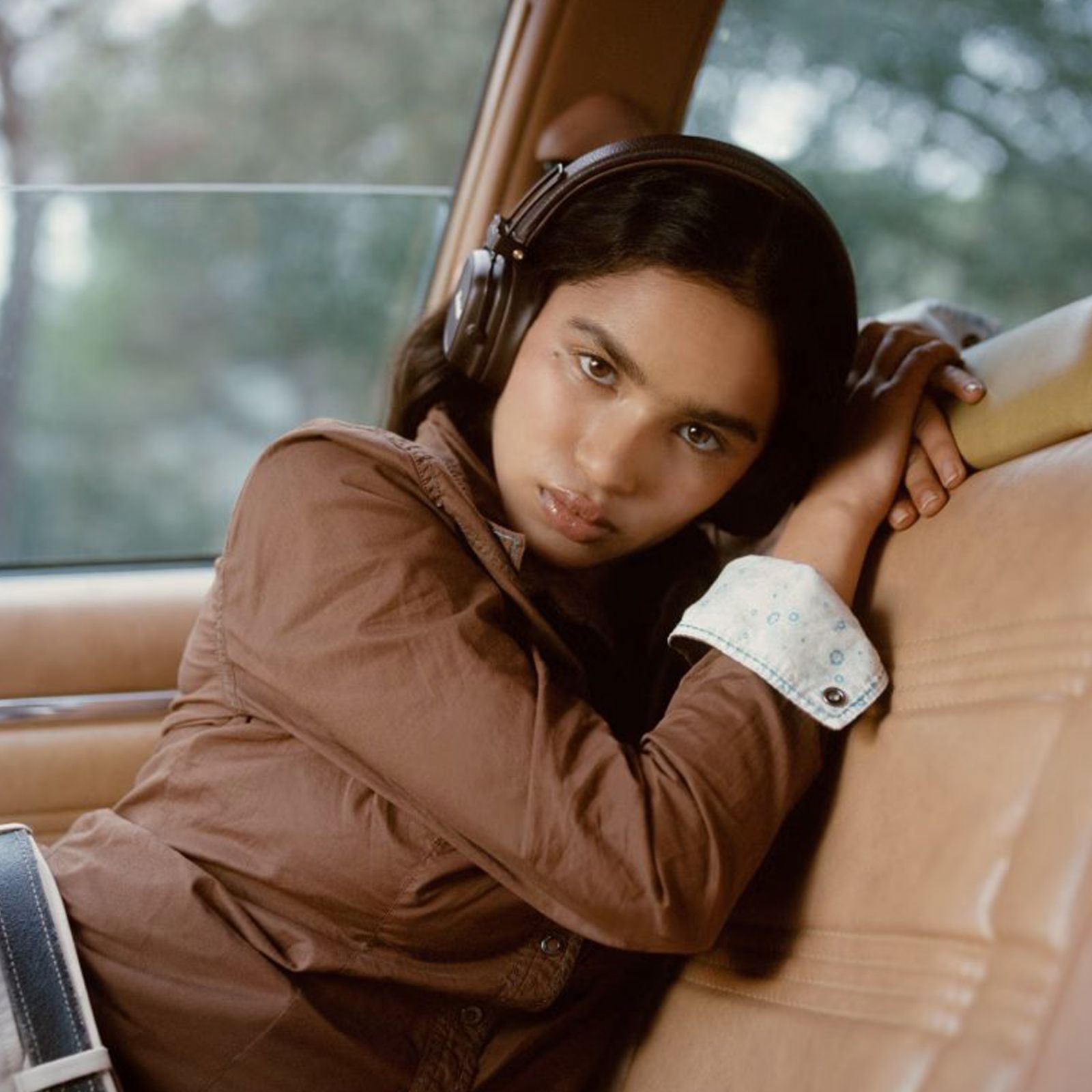 Marshall Major V Bluetooth Headphone with Mic (Upto 100 Hours Playback, On Ear, Brown)_7