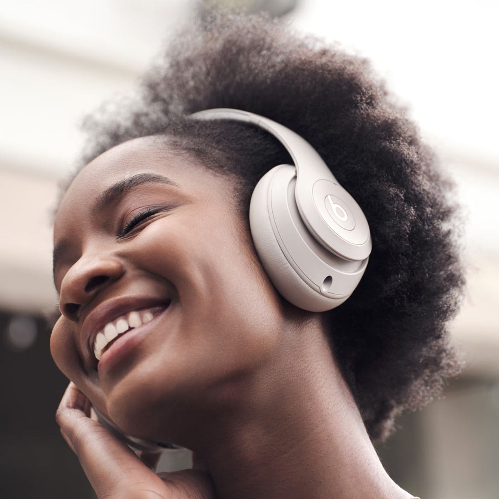 beats Studio Pro Bluetooth Headphone with Mic (Siri Voice Assistant, Over Ear, Sandstone) beats Studio Pro Bluetooth Headphone with Mic (Siri Voice Assistant, Over Ear, Sandstone)_7