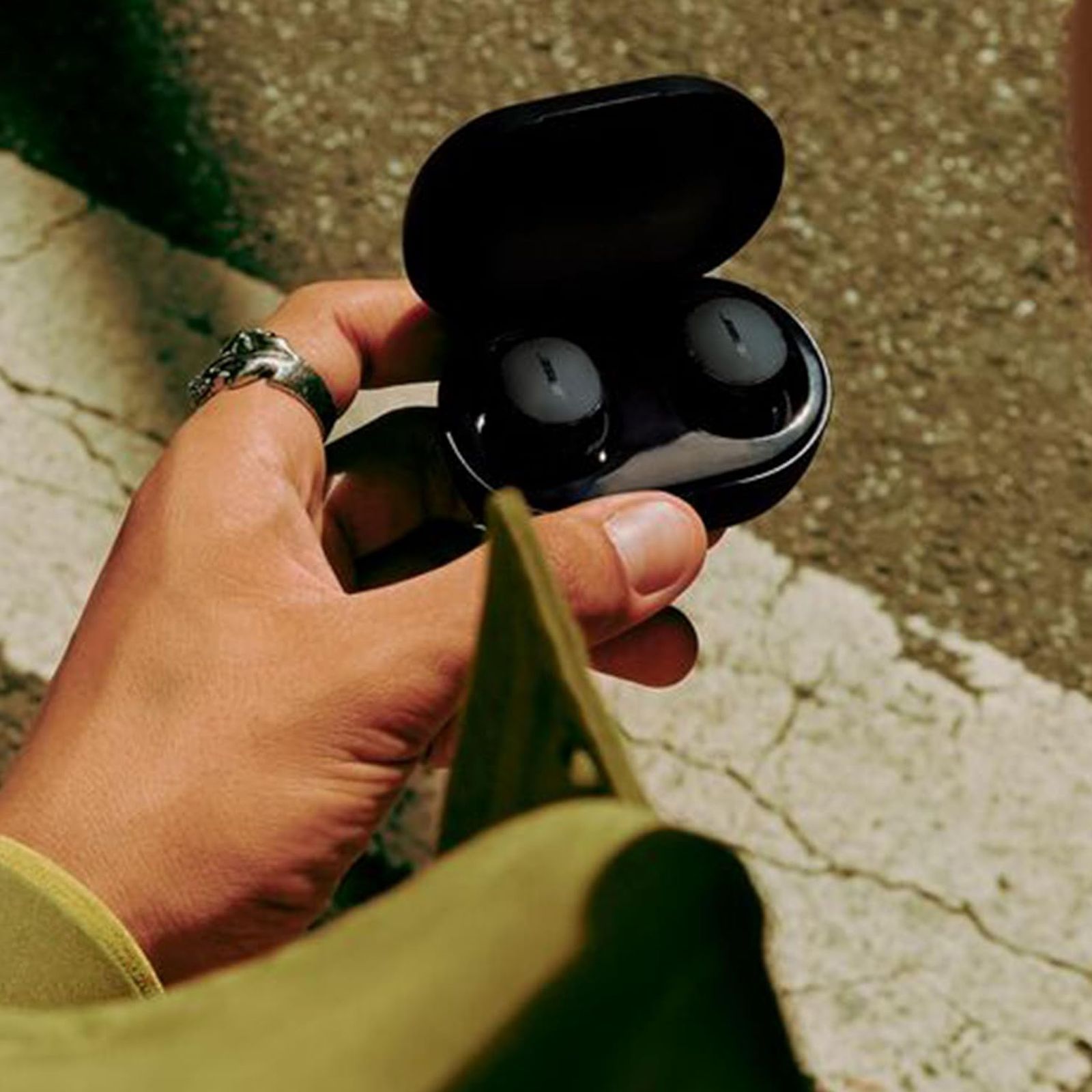 BOSE QuietComfort 888507-0100 TWS Earbuds with Active Noise Cancellation (IPX4 Water and Sweat Resistant, Multipoint Connectivity, Black)_8