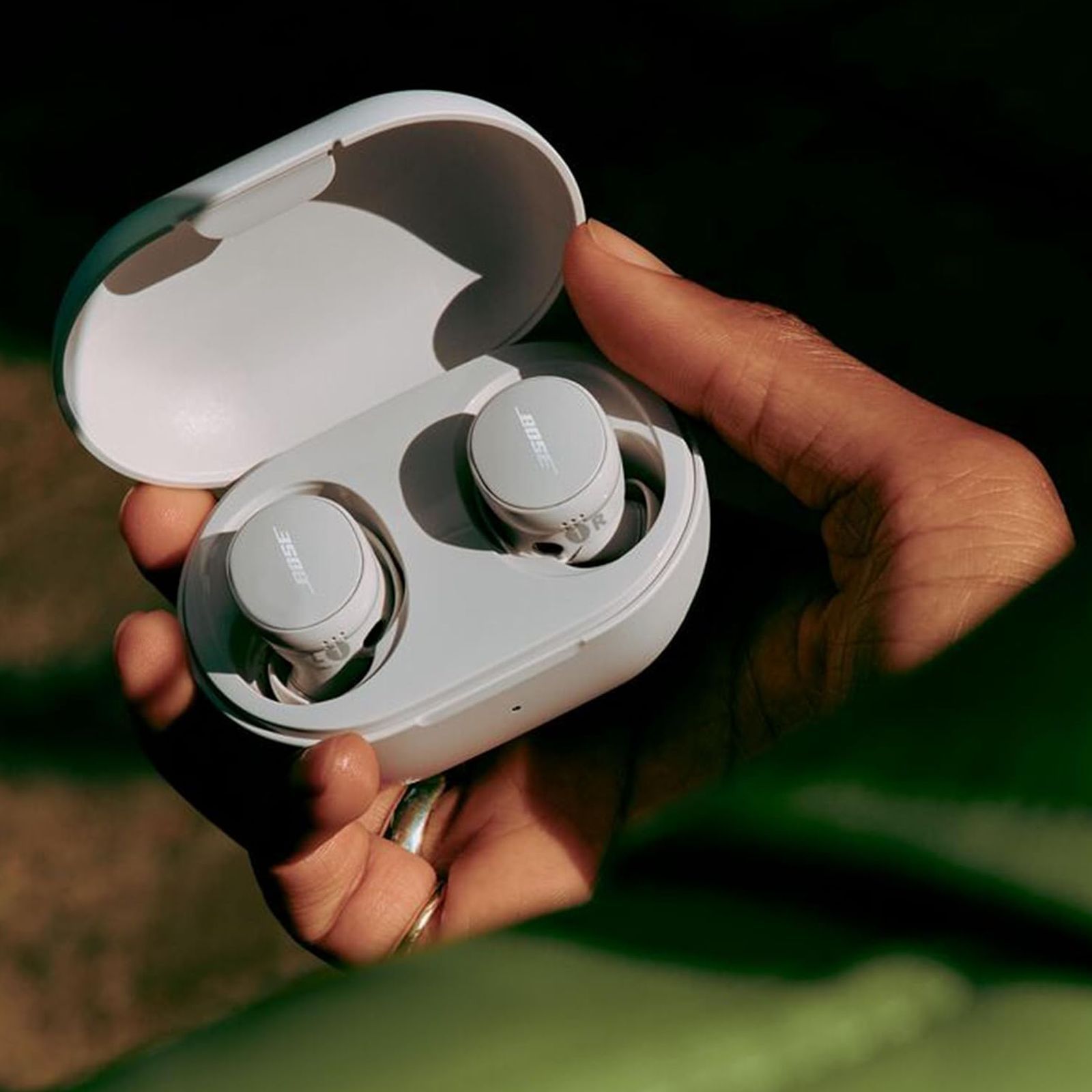 BOSE QuietComfort 888507-0200 TWS Earbuds with Active Noise Cancellation (IPX4 Water and Sweat Resistant, Multipoint Connectivity, White Smoke)_9