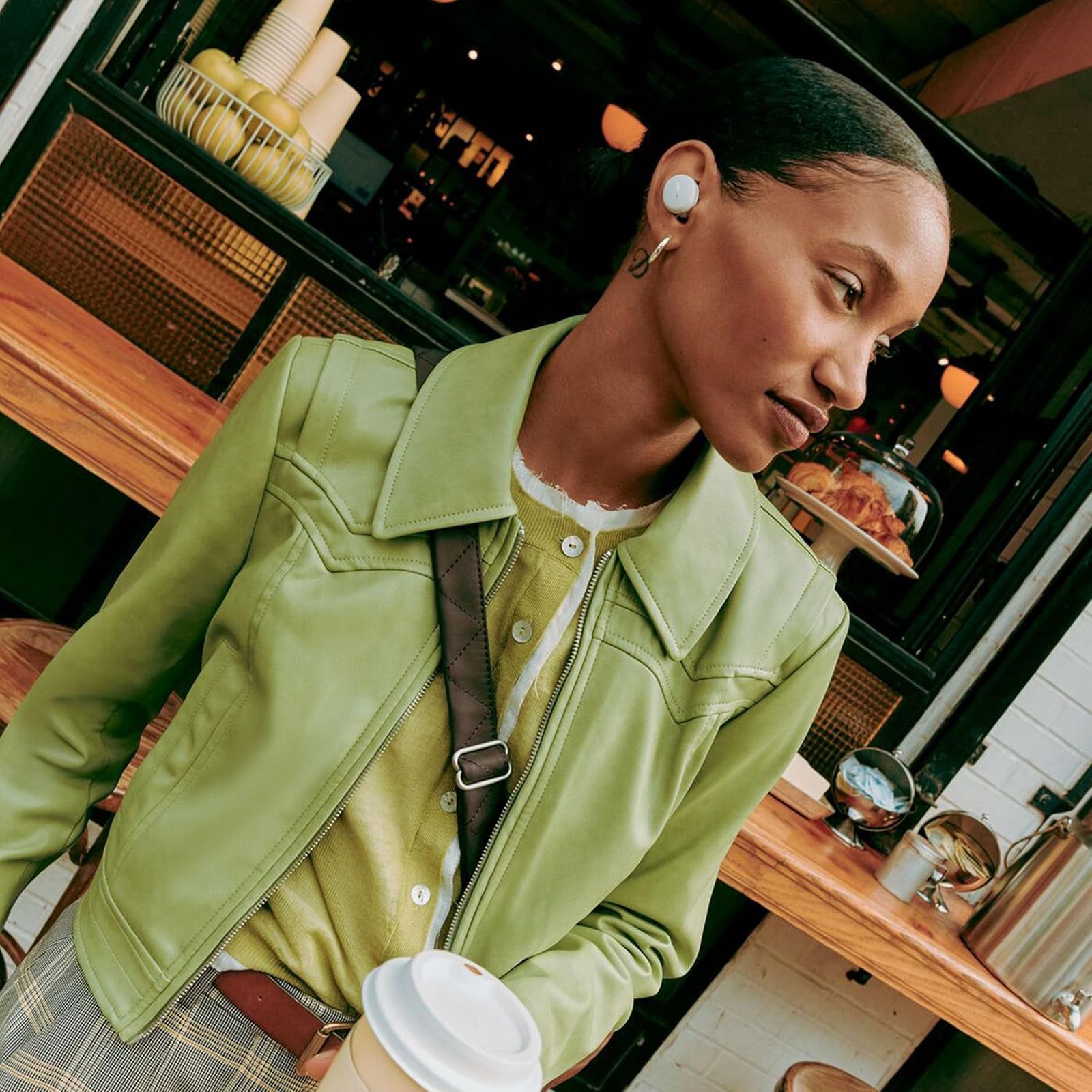 BOSE QuietComfort 888507-0200 TWS Earbuds with Active Noise Cancellation (IPX4 Water and Sweat Resistant, Multipoint Connectivity, White Smoke)_8