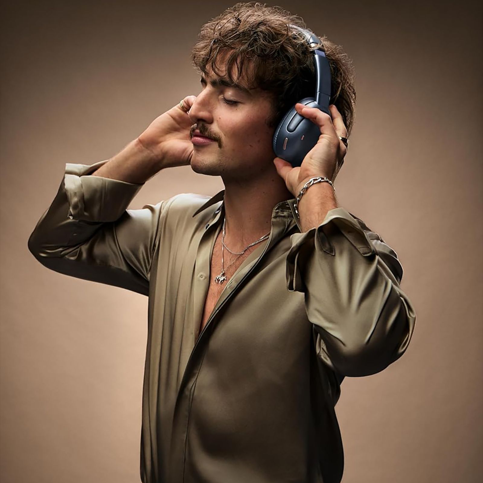 JBL Tour One M3 Bluetooth Headphone with Mic (Adaptive Noise Cancellation, Over Ear, Blue)_14