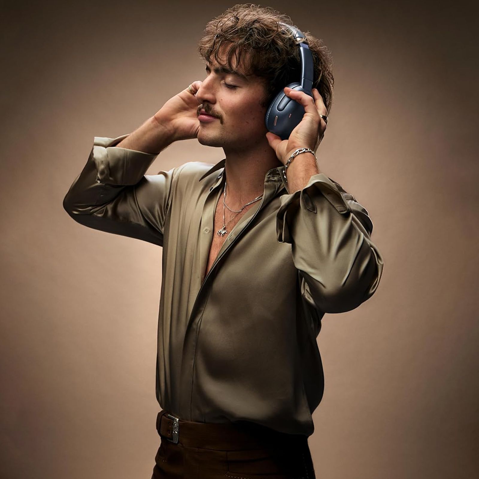 JBL Tour One M3 Smart Tx JBLTOM3AVIBLK Bluetooth Headphone with Mic (Google Fast Pair, Over Ear, Black)_17