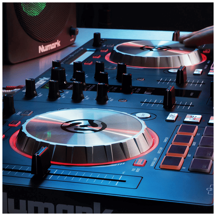 Numark All-in-One DJ Controller (MixTrack Pro III, Black)_4