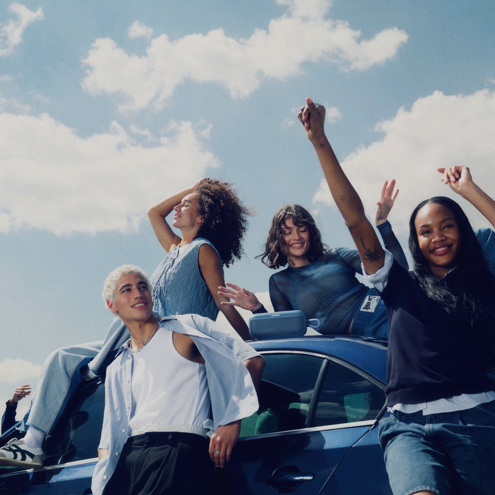 Bose SoundLink Plus 5.25W Portable Bluetooth Speaker (IP67 Water Resistant, 20 Hours Playback Time, Mono Speaker, Blue Dusk)_14