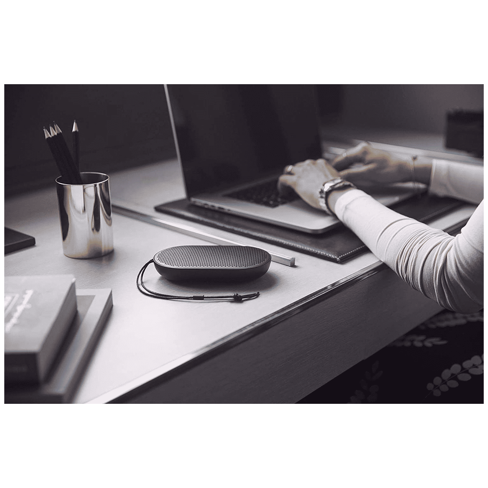 Bang & Olufsen Beoplay P2 with Voice Assistant Smart Speaker (360 Degree Sound, Black)_10