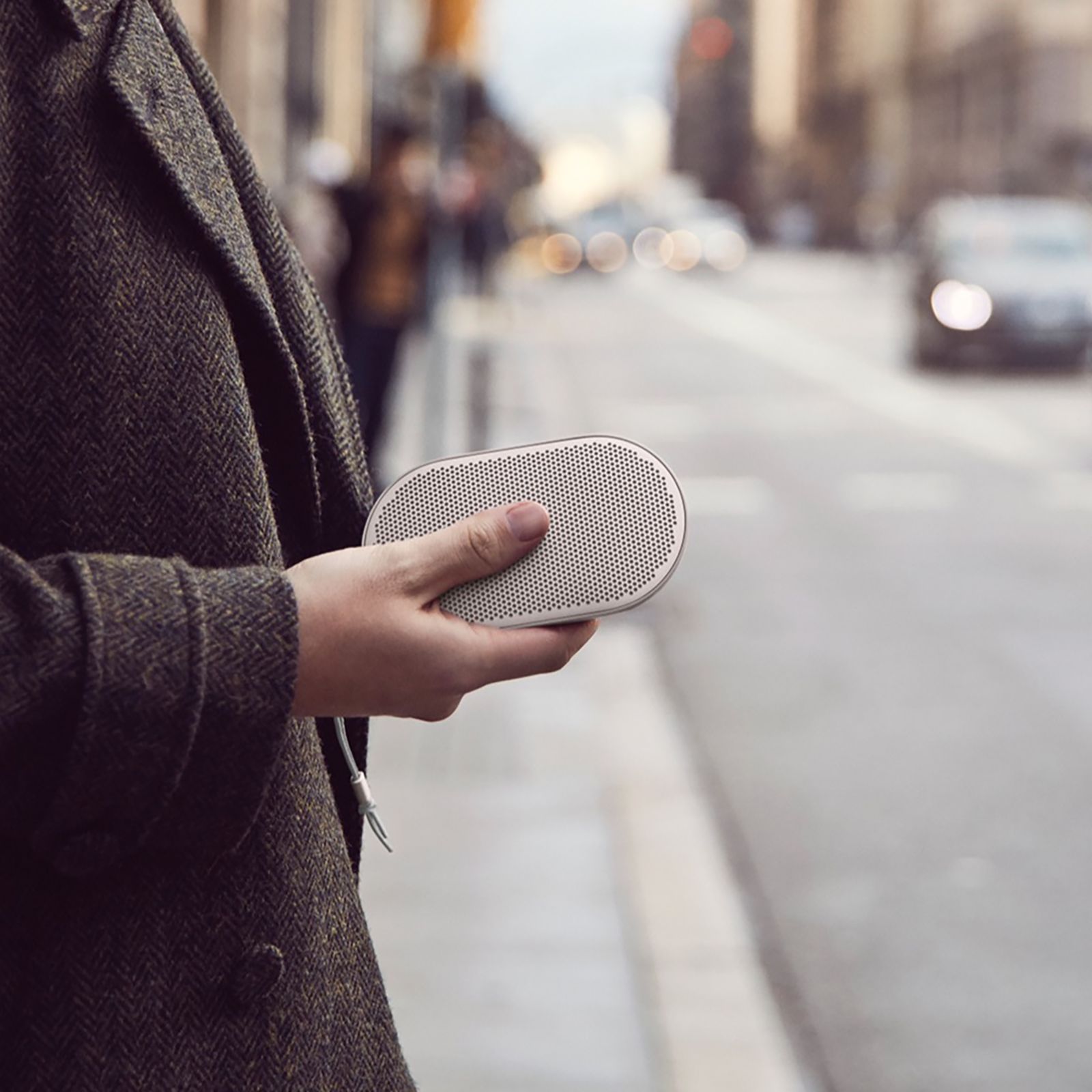 Bang & Olufsen Beoplay P2 8W Portable Bluetooth Speaker (10 Hours Playtime, Sandstone)_9