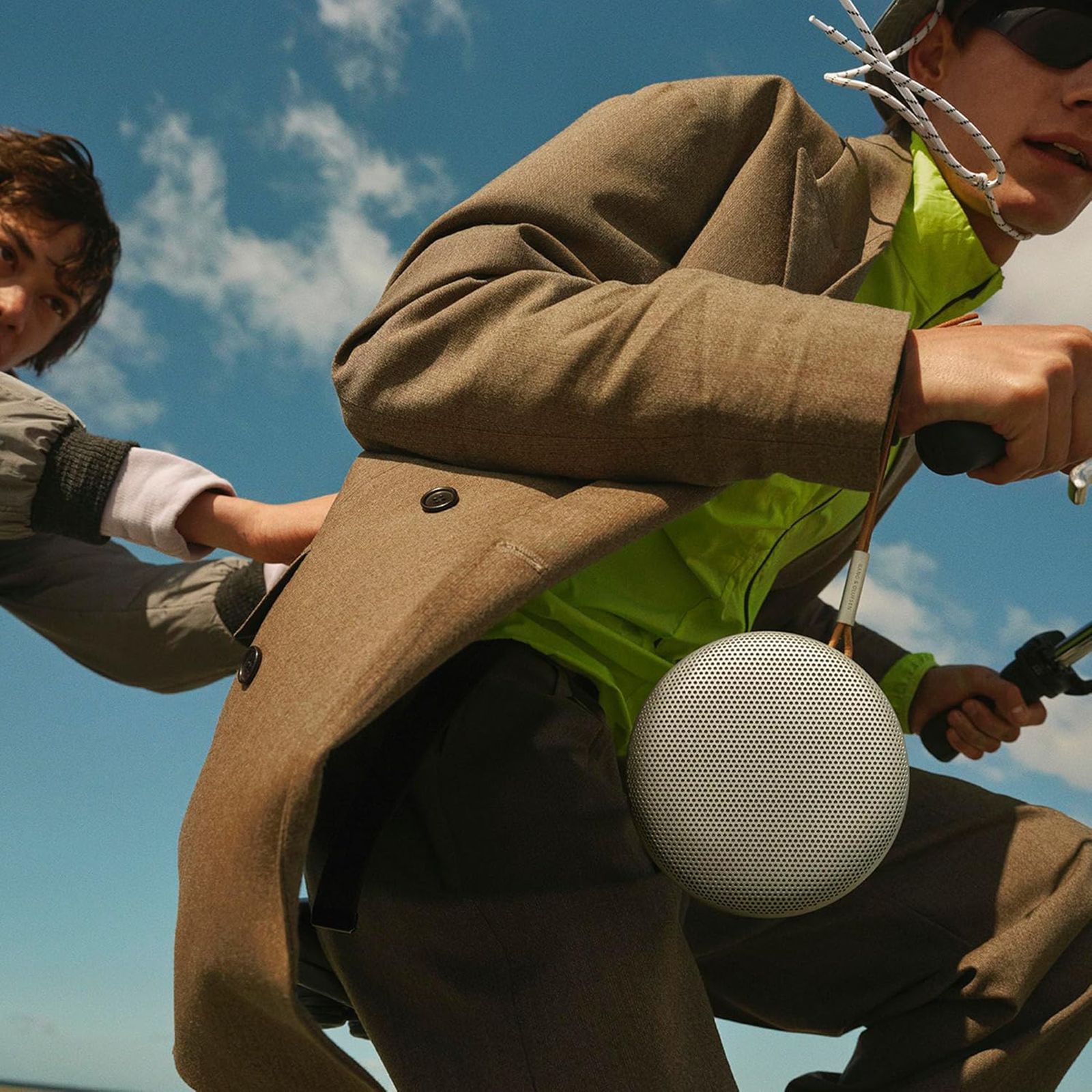 Bang & Olufsen Beosound A1 (2nd Gen) with Alexa Compatible Smart Speaker (IP67 Waterproof, Grey Mist)_14