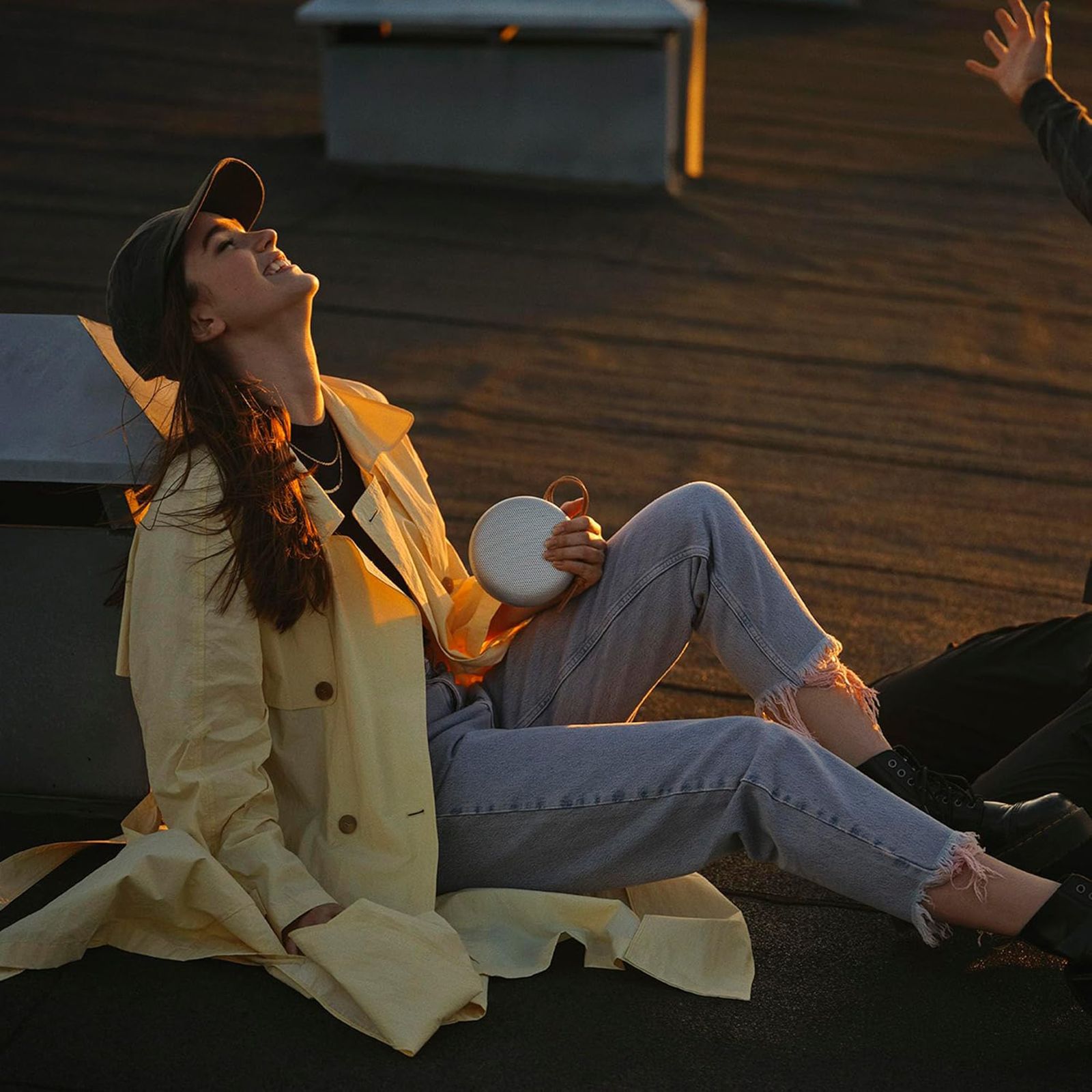 Bang & Olufsen Beosound A1 (2nd Gen) with Alexa Compatible Smart Speaker (IP67 Waterproof, Grey Mist)_17