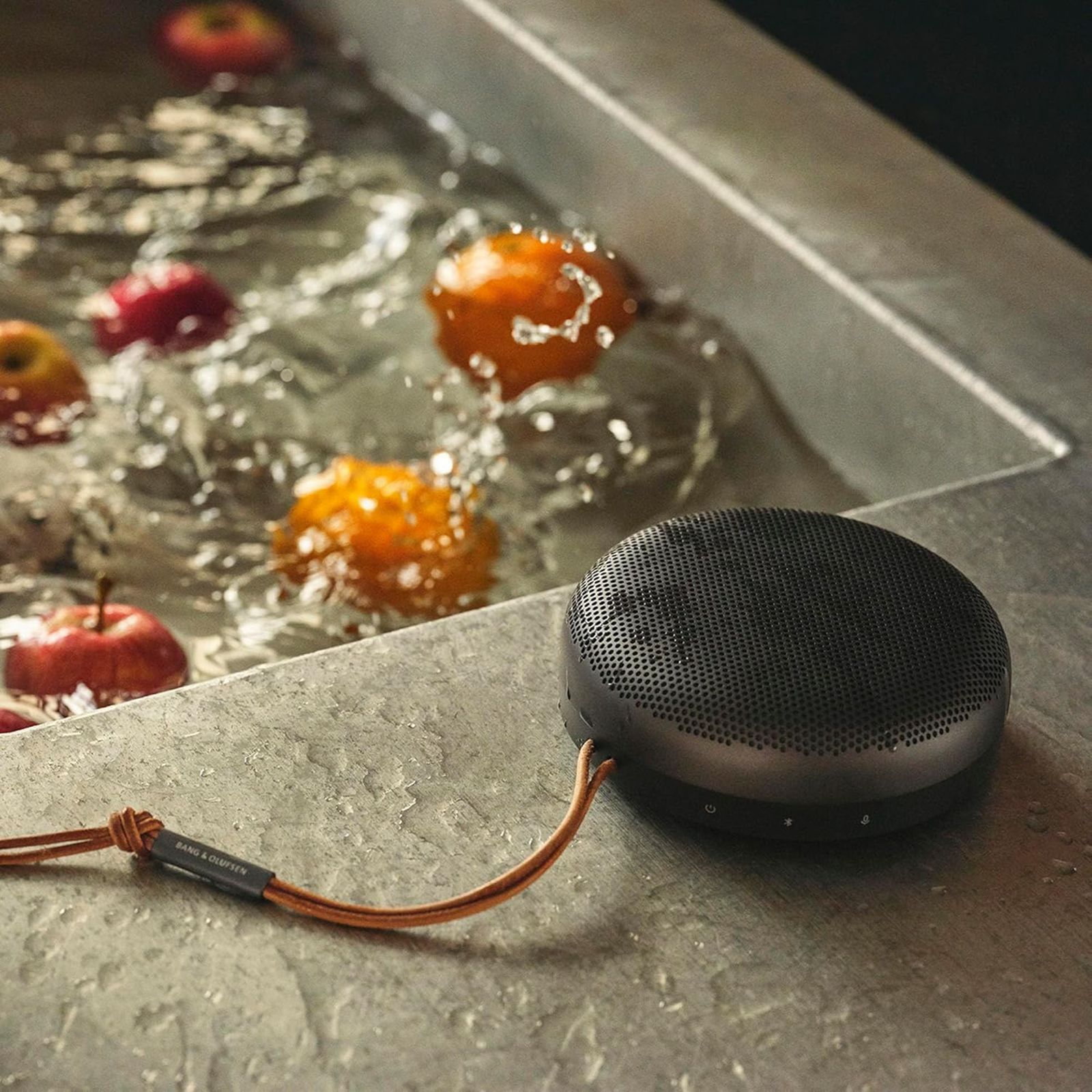 Bang & Olufsen Beosound A1 (2nd Gen) with Alexa Compatible Smart Speaker (IP67 Waterproof, Black Anthracite)_20