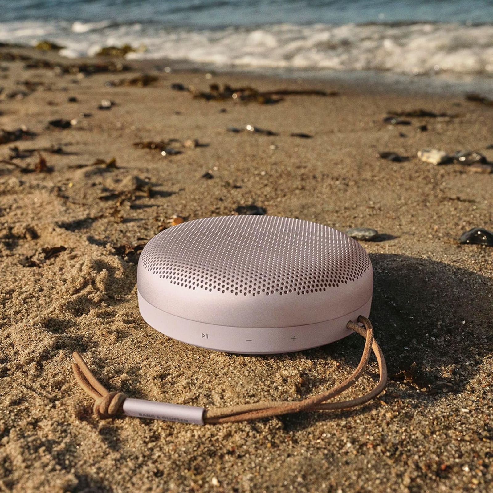 Bang & Olufsen Beosound A1 (2nd Gen) with Alexa Compatible Smart Speaker (IP67 Waterproof, Pink)_15