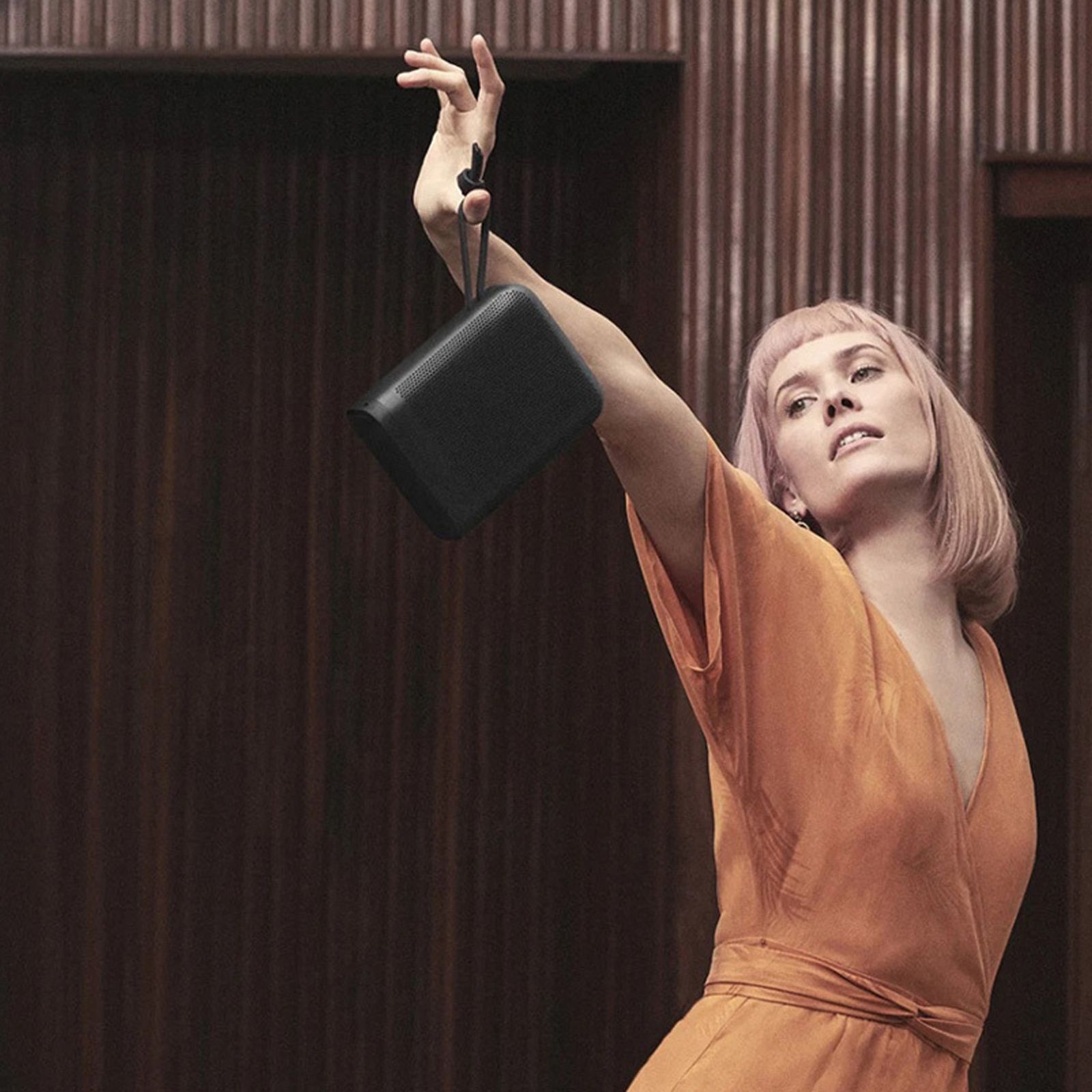 Bang & Olufsen Beoplay P6 with Google & Siri Compatible Smart Speaker (Signature Sound, Black)_16