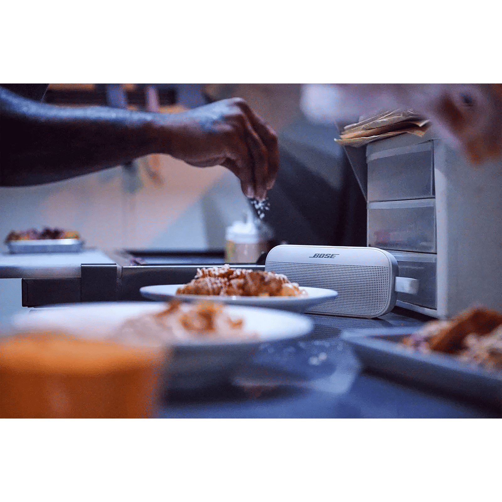 BOSE SoundLink Flex Portable Bluetooth Speaker (IPX67 Water Resistant, Rich Sound, Stereo Channel, White)_9