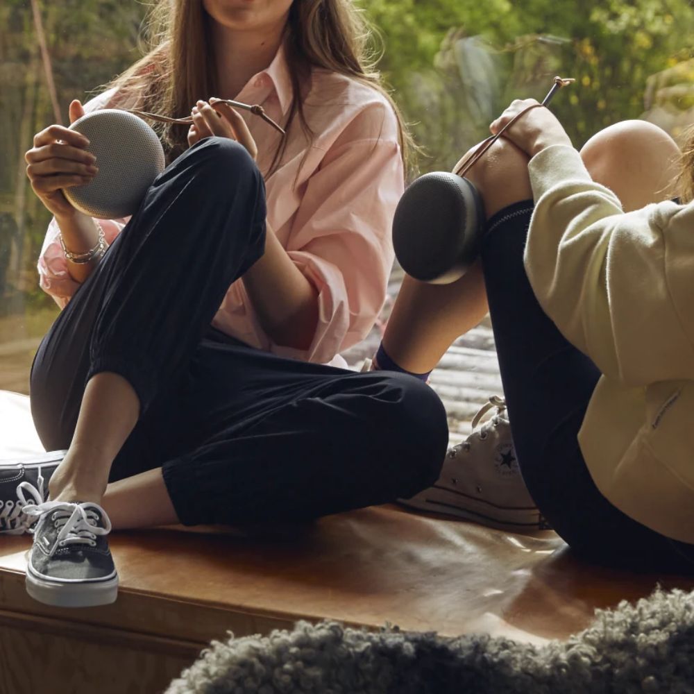 Bang & Olufsen Beosound A1 (2nd Gen) with Built-in Alexa Smart Wi-Fi Speaker (True360 Sound, Anthracite Oxygen)_6